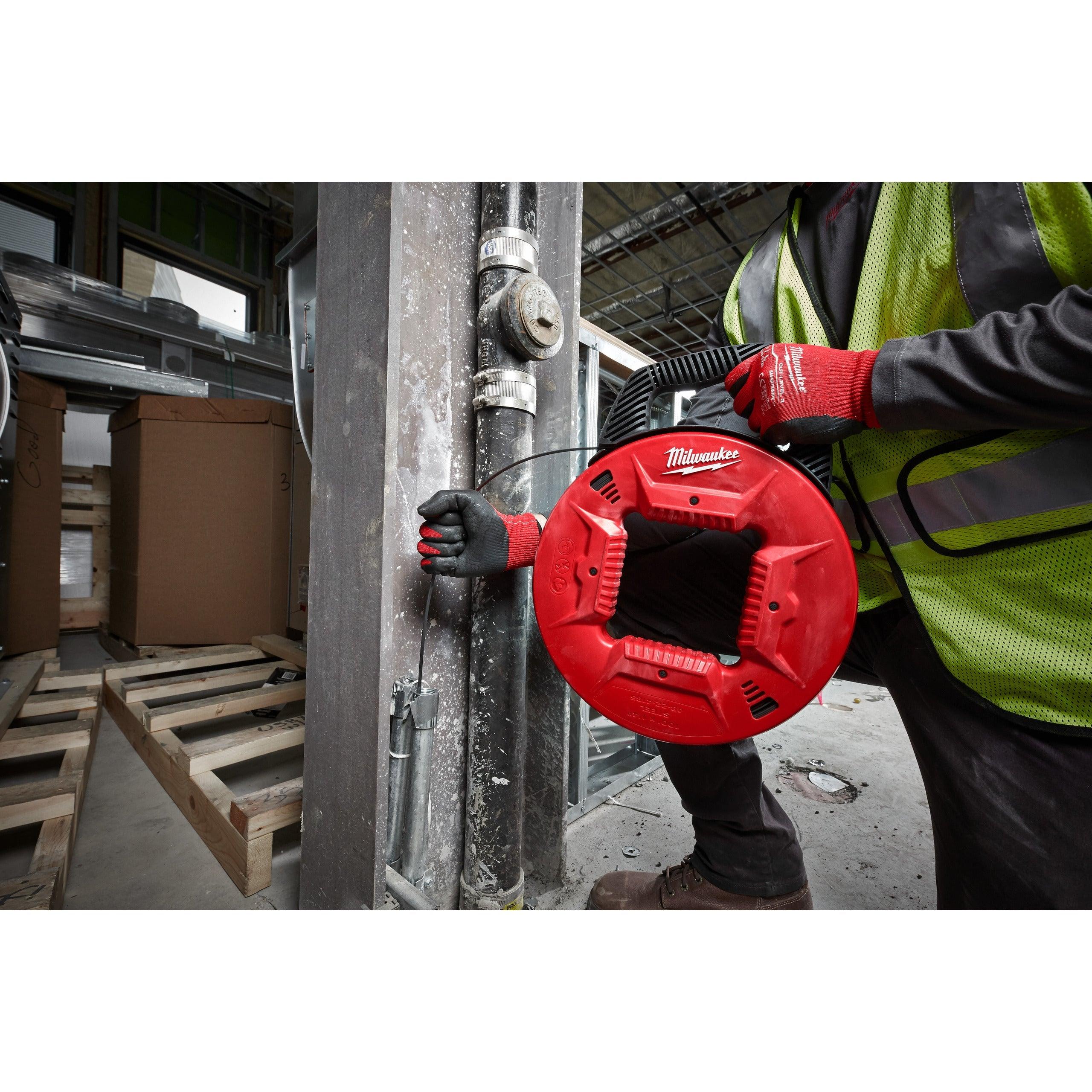 Dispozitiv trăgător cabluri electrice - oțel 15 m Milwaukee, cod 4932472121 - BIG STORE (Dynamic Tools SRL)