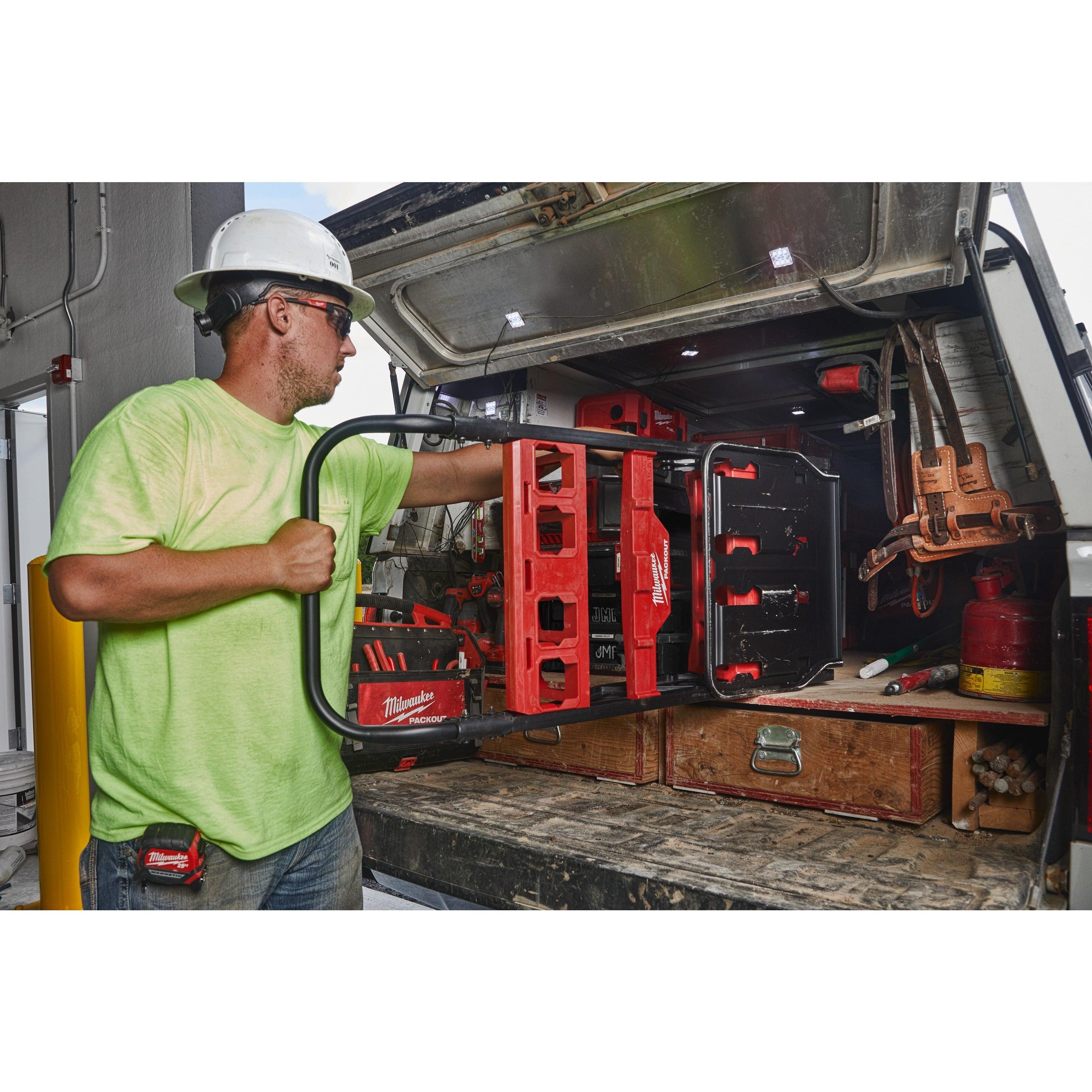 Cărucior cu 2 roți PACKOUT™ Milwaukee, cod 4932472131 - BIG STORE (Dynamic Tools SRL)