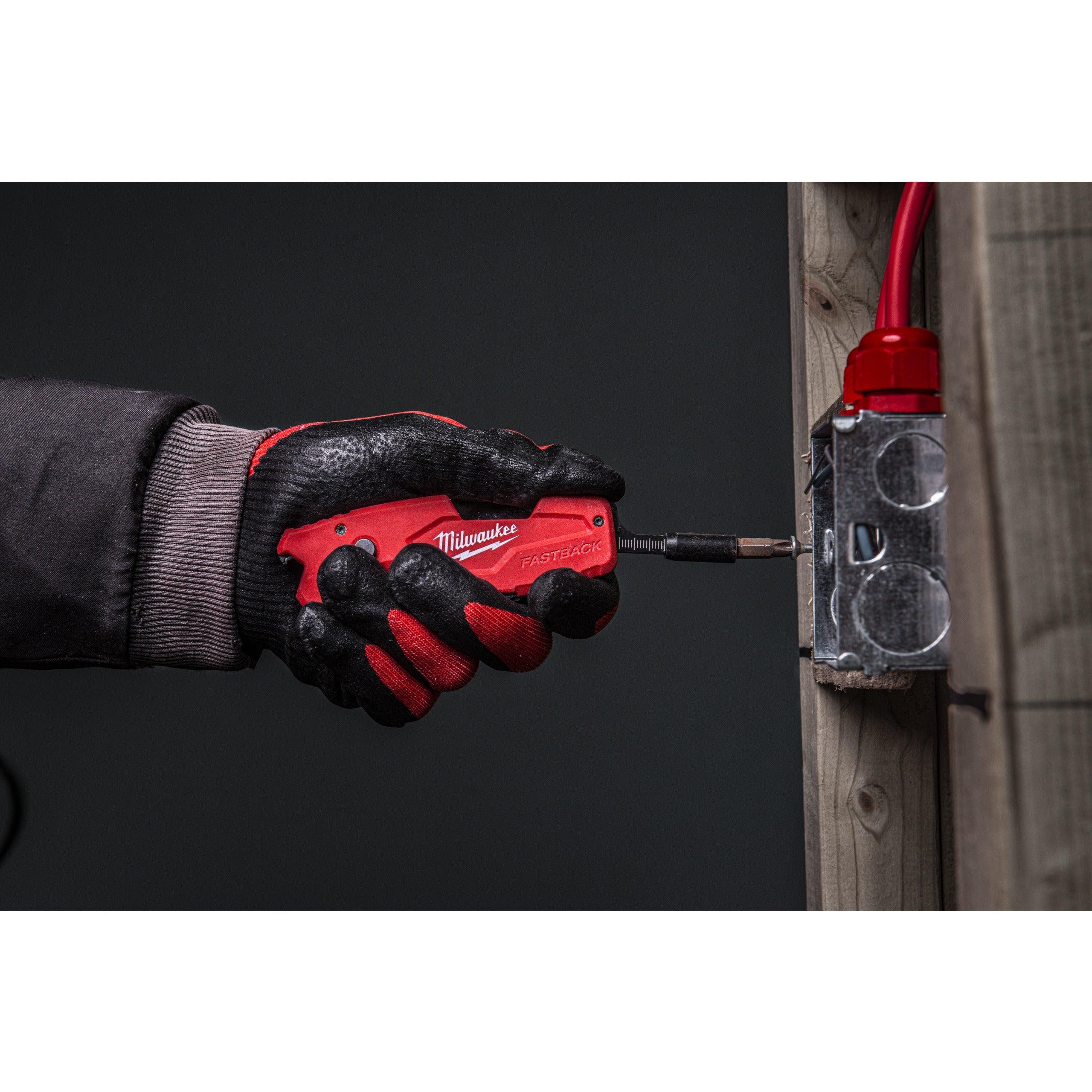 Cuțit utilitar FASTBACK™ 6 în 1, Milwaukee cod 4932478559 - BIG STORE (Dynamic Tools SRL)