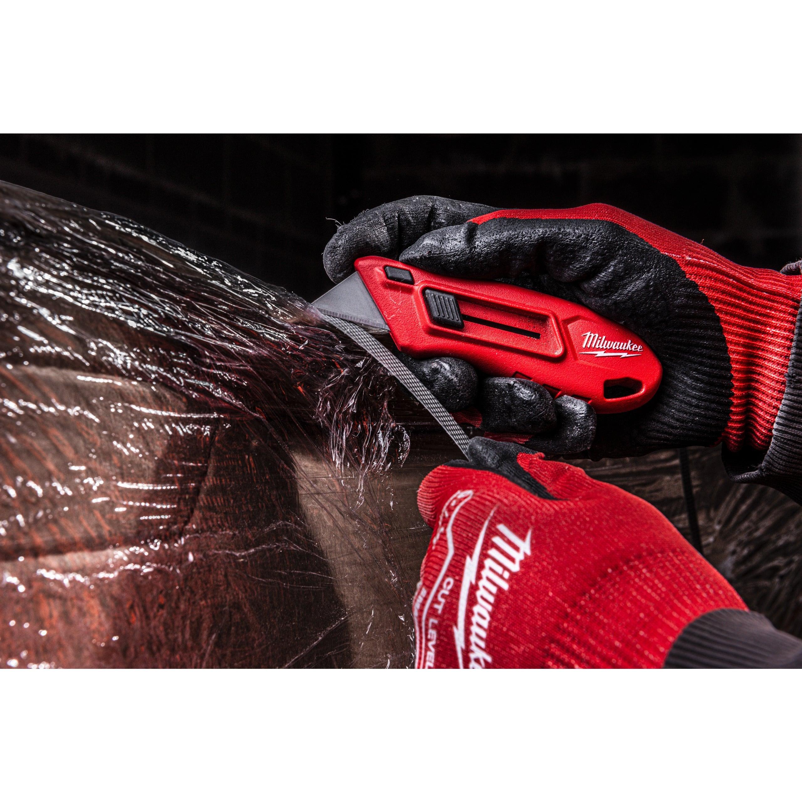 Cuțit utilitar cu lamă retractabilă, Milwaukee cod 4932478561 - BIG STORE (Dynamic Tools SRL)