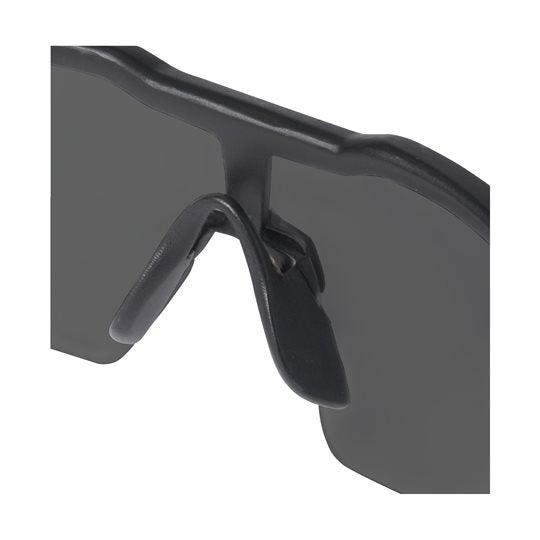 Ochelari de protecție Milwaukee cu lentilă fumurie antizgâriere, cod 4932478764 - BIG STORE (Dynamic Tools SRL)
