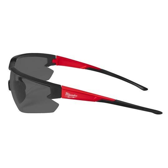Ochelari de protecție Milwaukee cu lentilă fumurie antizgâriere, cod 4932478764 - BIG STORE (Dynamic Tools SRL)