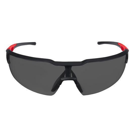 Ochelari de protecție Milwaukee cu lentilă fumurie antizgâriere, cod 4932478764 - BIG STORE (Dynamic Tools SRL)