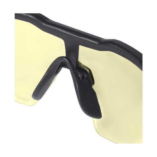 Ochelari de protecție Milwaukee cu lentilă galbenă antizgâriere, cod 4932478927 - BIG STORE (Dynamic Tools SRL)