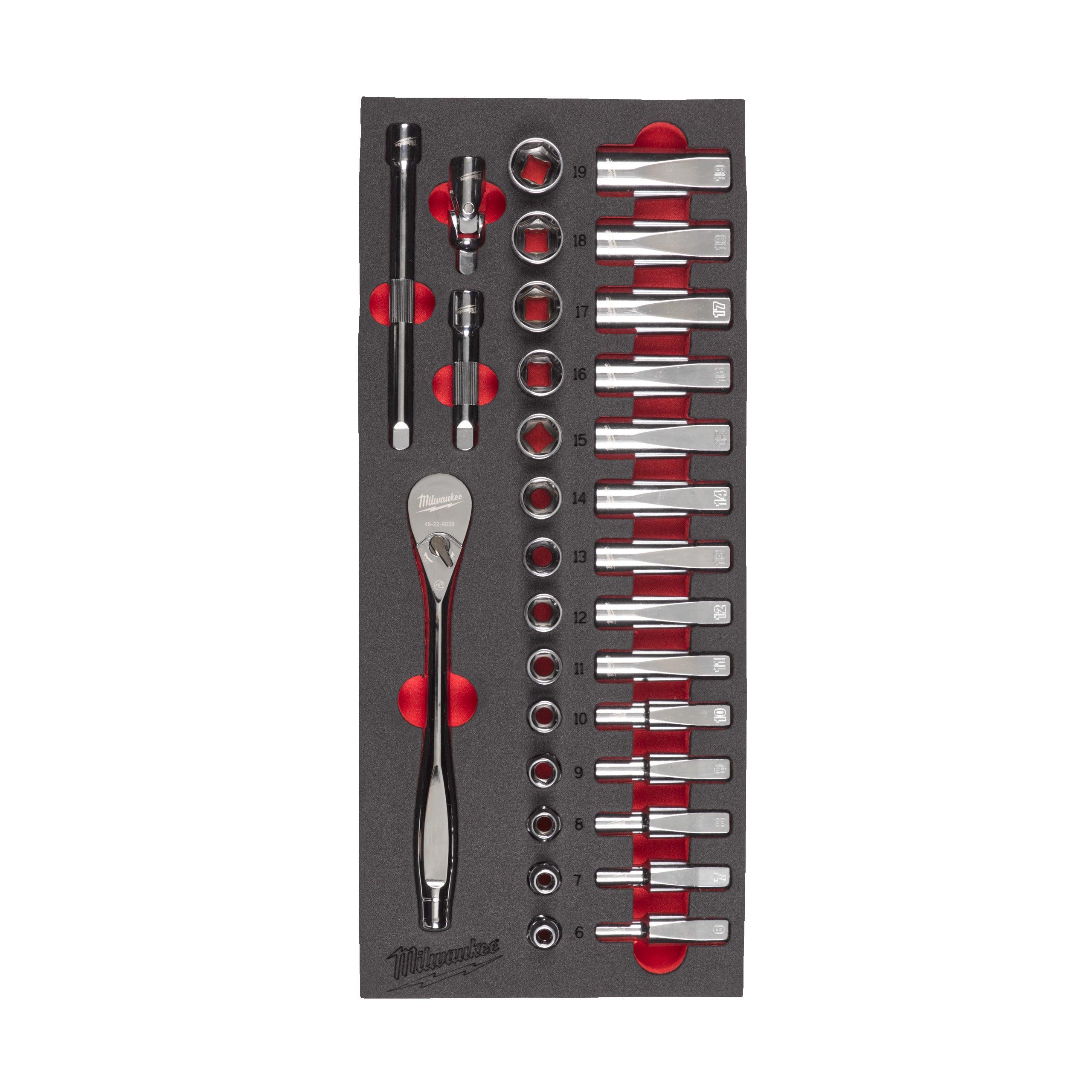 Set antrenor cu clichet și chei tubulare în inserție de spumă, 3/8, 32 buc Milwaukee, cod 4932479825 - BIG STORE (Dynamic Tools SRL)