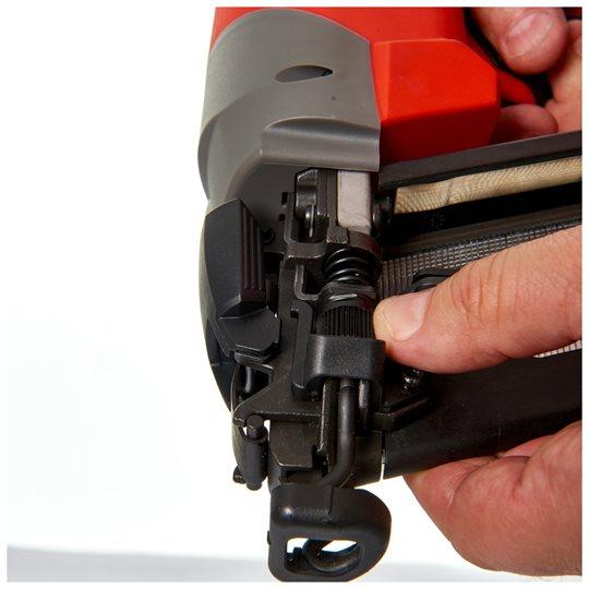 Pistol înclinat pentru cuie, 18V, Milwaukee M18 CN15GA, cod 4933459633 - BIG STORE (Dynamic Tools SRL)