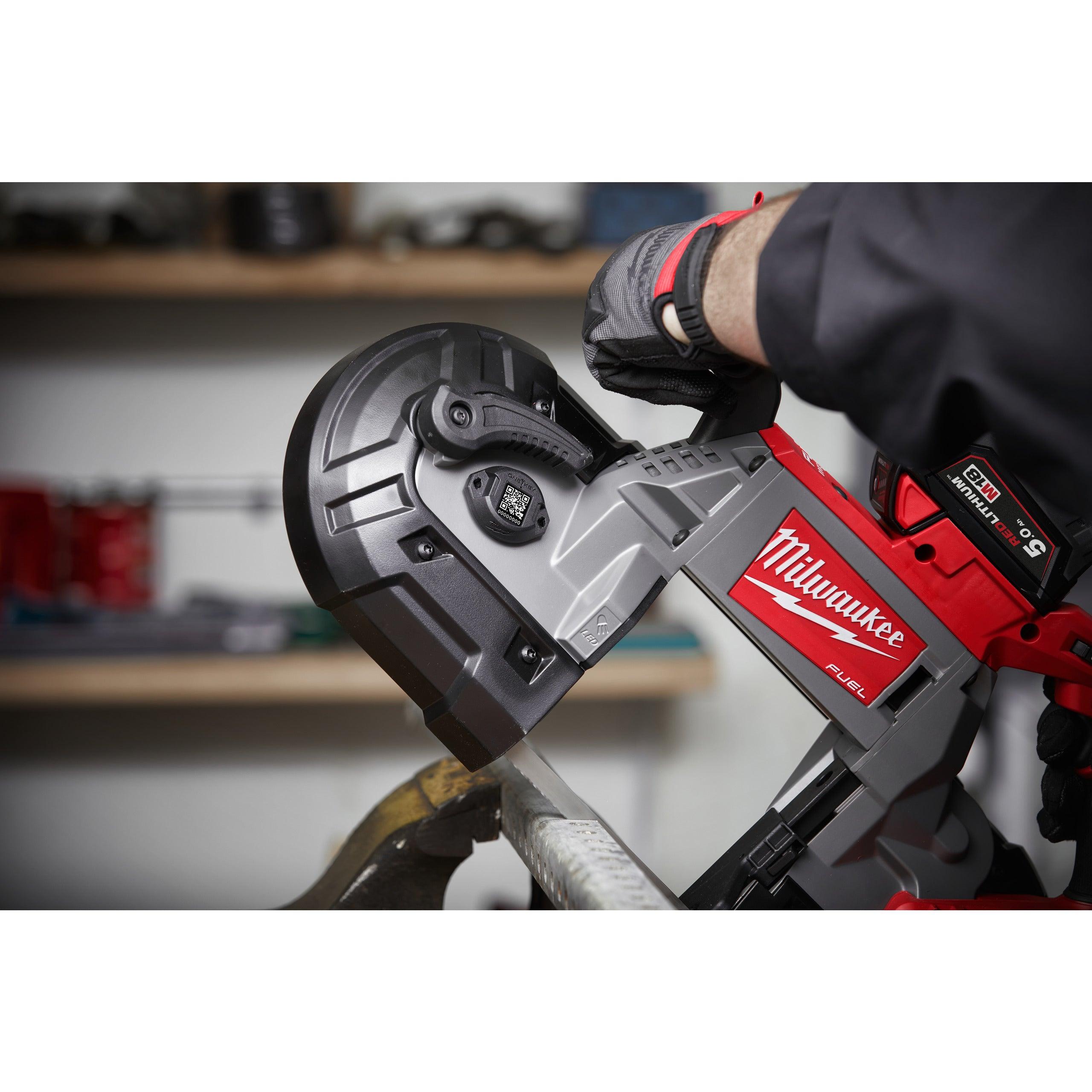 Modul de urmărire BTT ONE-KEY™ Bluetooth® Milwaukee BTT-10, cod 4933478643 - BIG STORE (Dynamic Tools SRL)