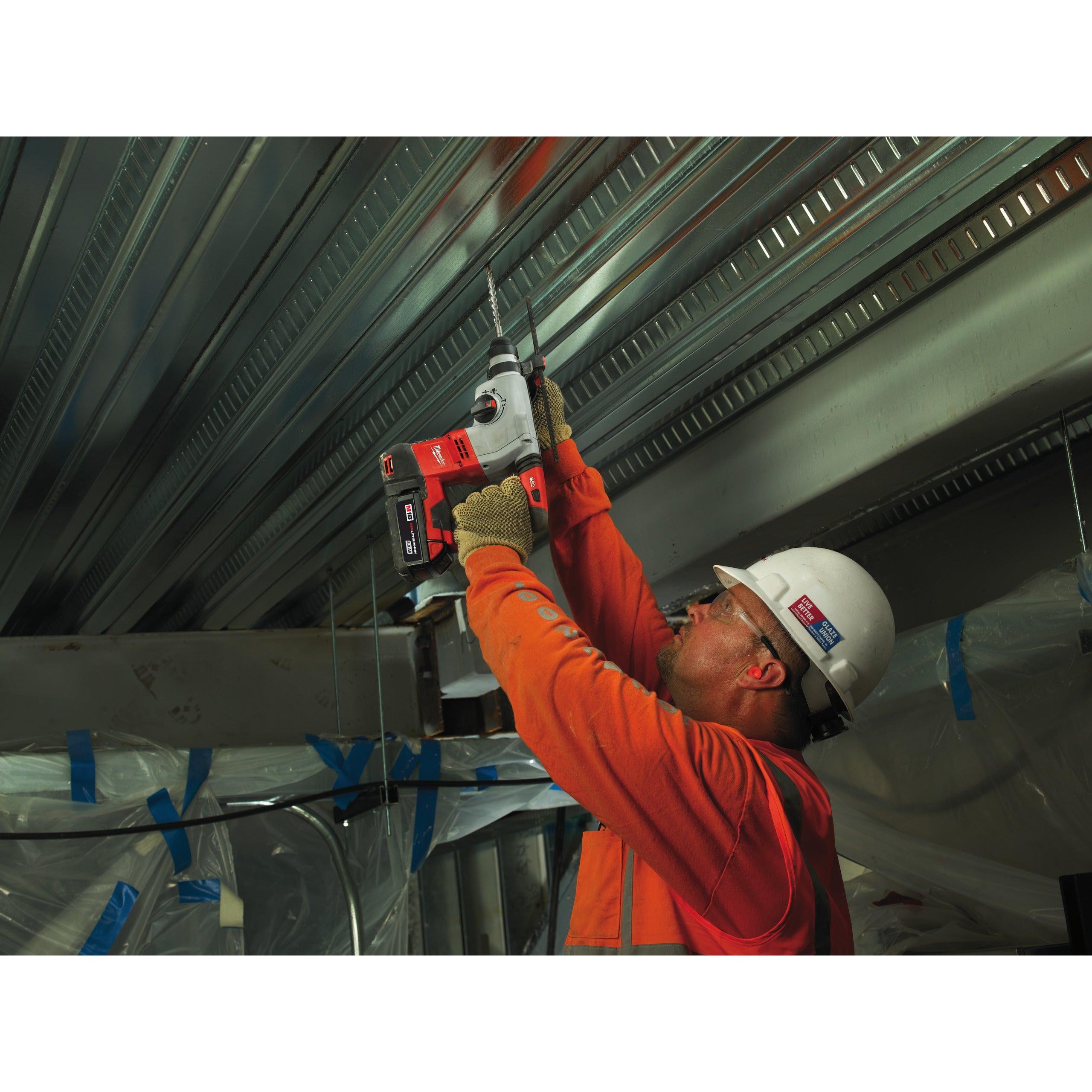 Ciocan rotopercutor SDS-Plus M18™ cu 4 funcții, cu mandrină FIXTEC™ Milwaukee HD18HX-402C, cod 4933441280, 2 x M18 B4 acumulator, M12-18 C încărcător, cutie plastic - BIG STORE (Dynamic Tools SRL)