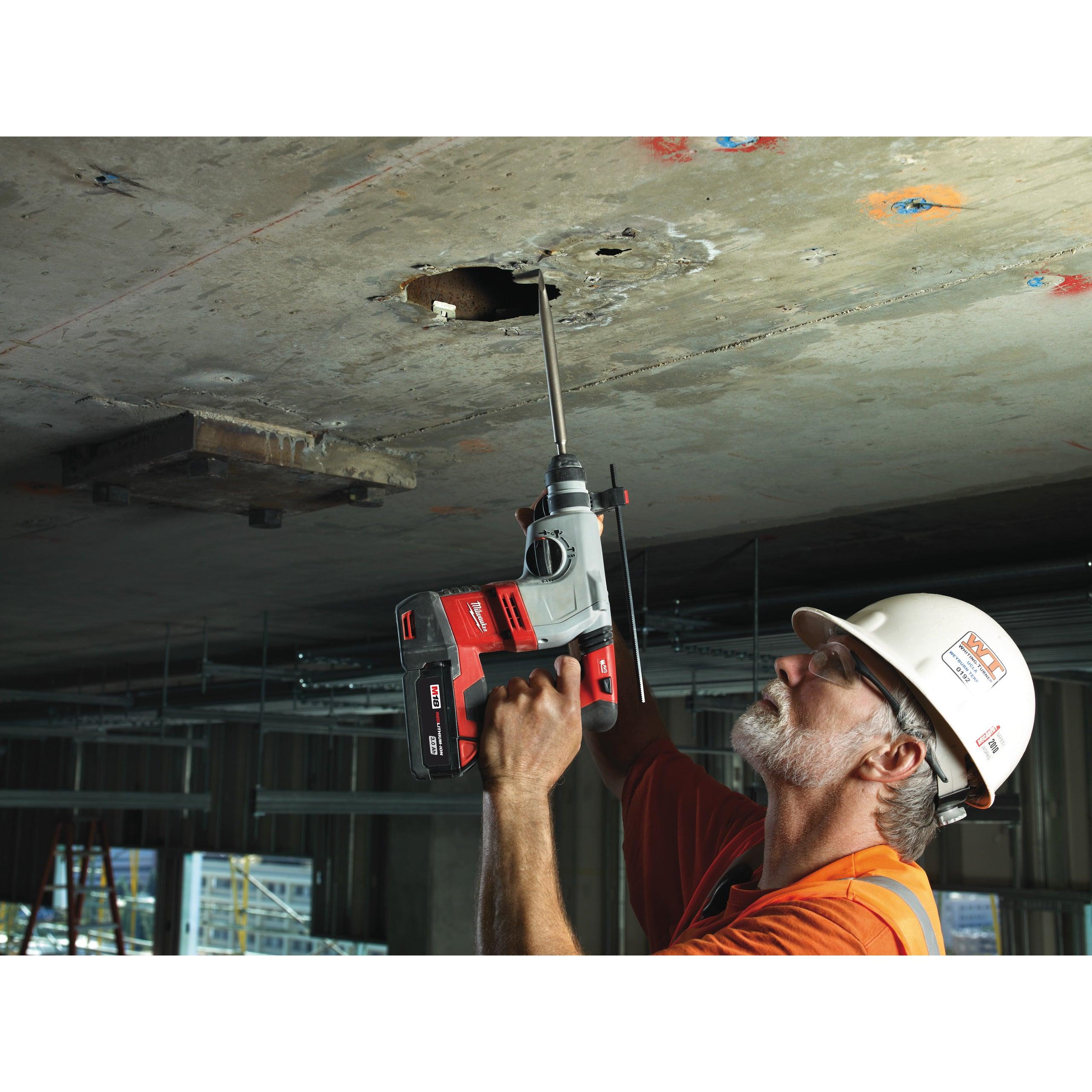 Ciocan rotopercutor SDS-Plus M18™ cu 4 funcții, cu mandrină FIXTEC™ Milwaukee HD18HX-402C, cod 4933441280, 2 x M18 B4 acumulator, M12-18 C încărcător, cutie plastic - BIG STORE (Dynamic Tools SRL)