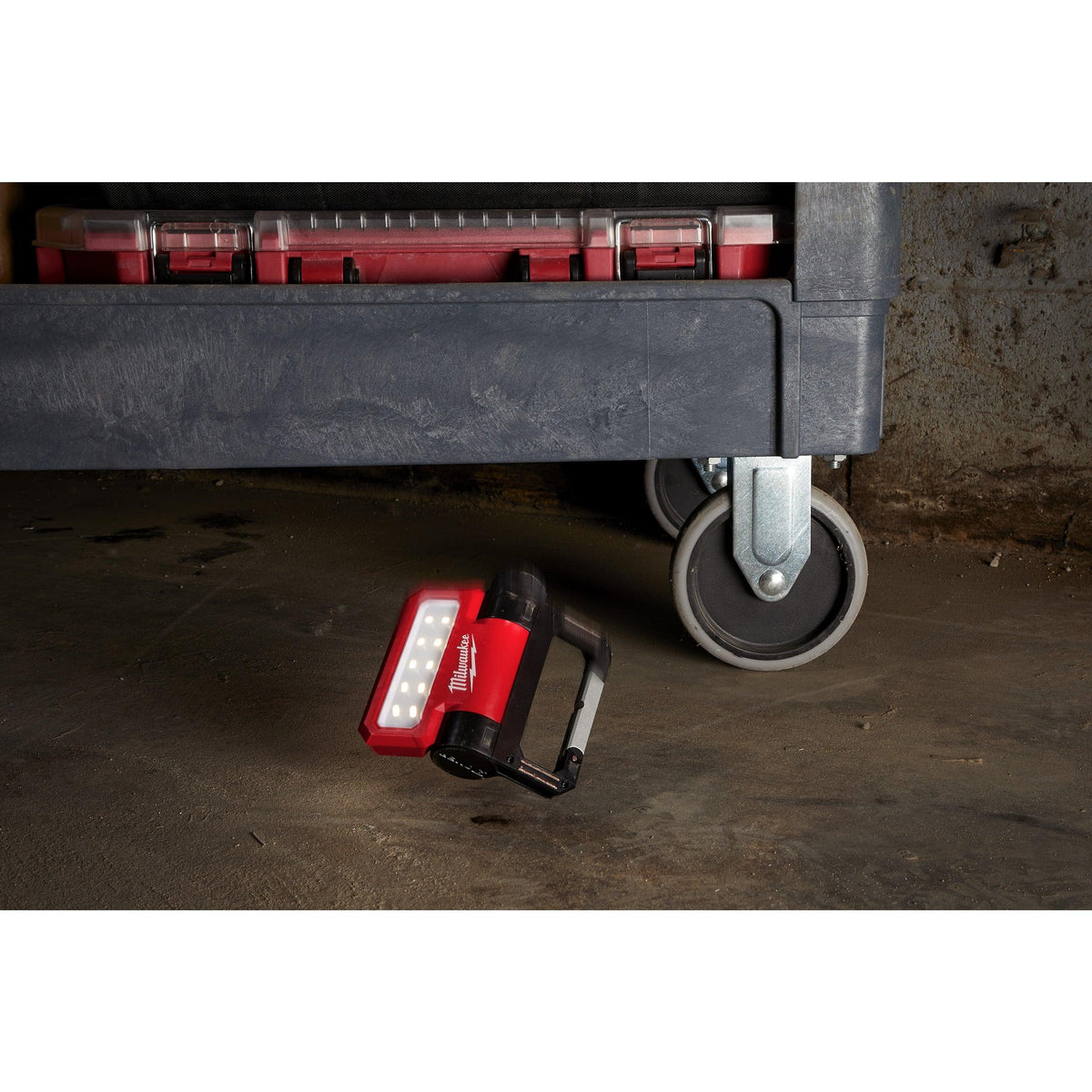 Reflector pliabil reîncărcabil USB Milwaukee L4FFL-201, cod 4933464821, 1 x L4 B2 acumulator, Cablu USB, Blister - BIG STORE (Dynamic Tools SRL)