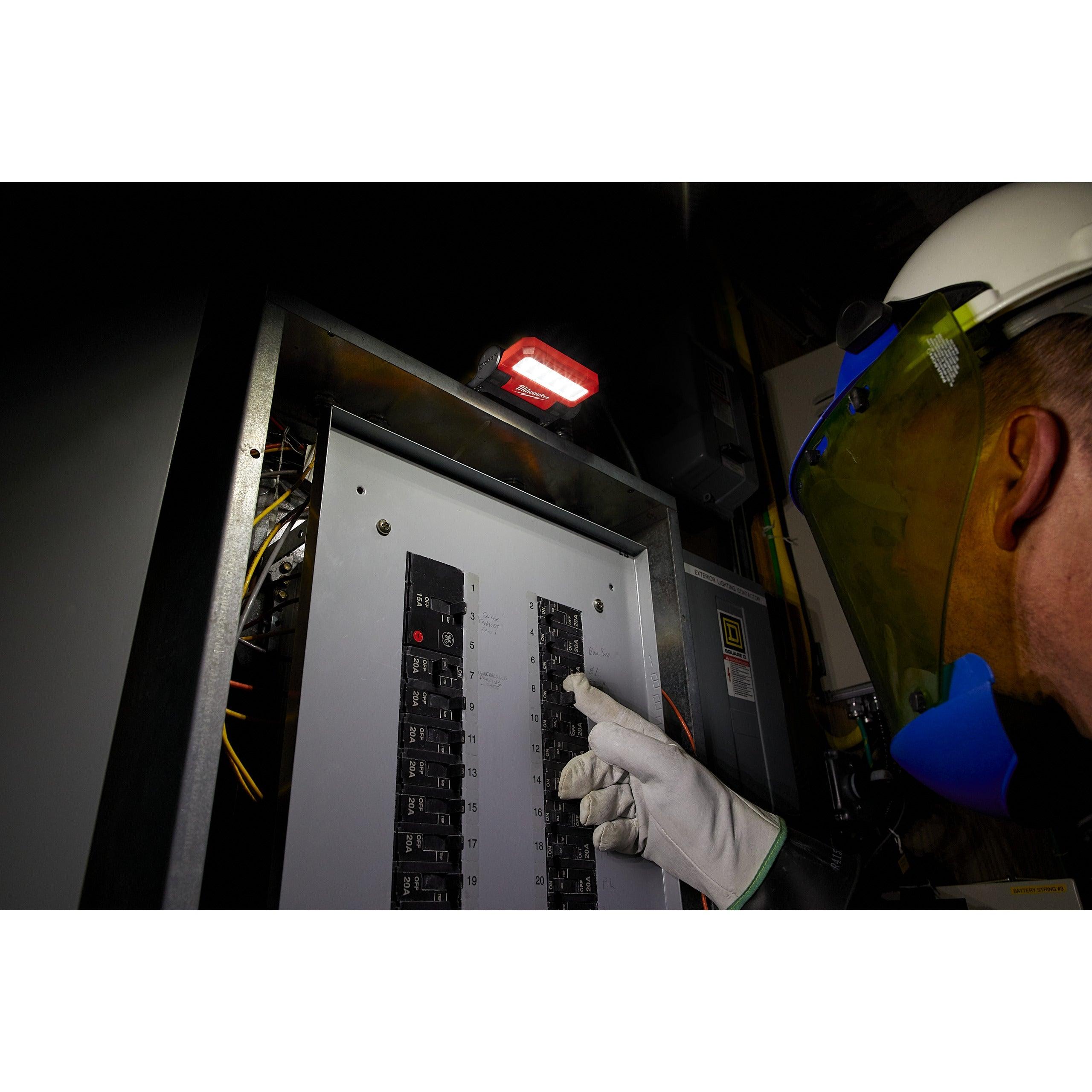 Reflector pliabil reîncărcabil USB Milwaukee L4FFL-301, cod 4933479766, 1 x L4 B3 acumulator, Cablu USB, Blister - BIG STORE (Dynamic Tools SRL)