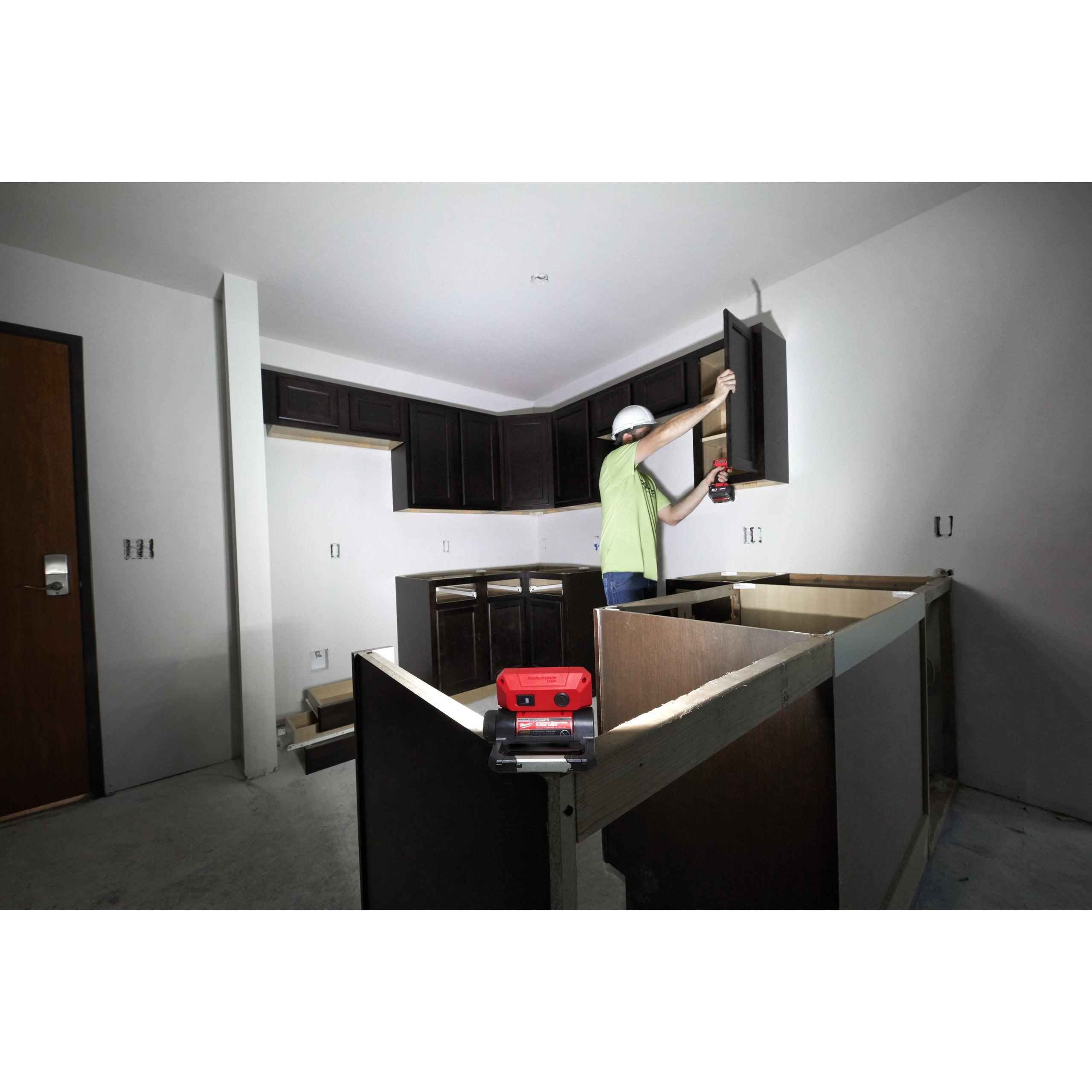 Reflector pliabil reîncărcabil USB Milwaukee L4FFL-301, cod 4933479766, 1 x L4 B3 acumulator, Cablu USB, Blister - BIG STORE (Dynamic Tools SRL)