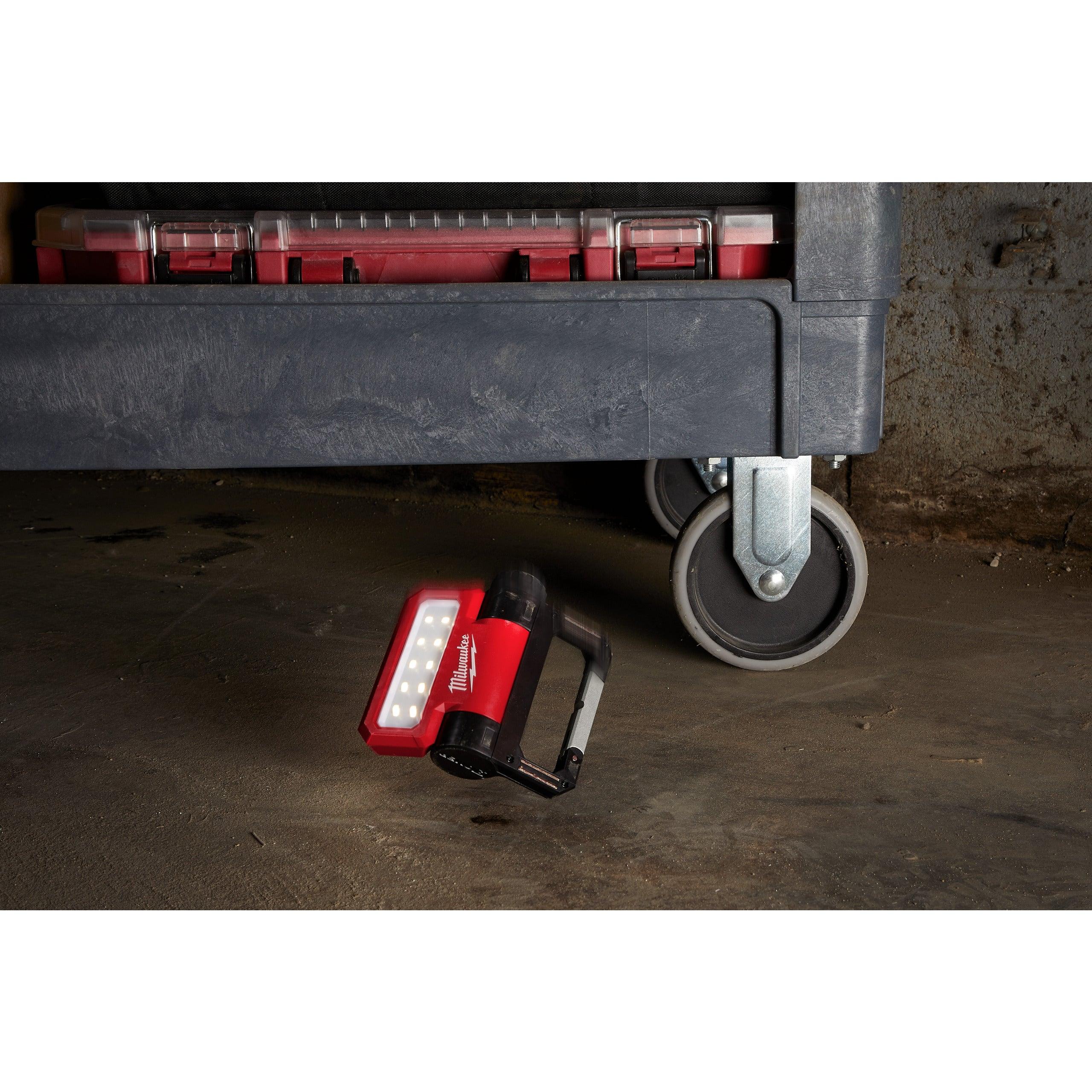 Reflector pliabil reîncărcabil USB Milwaukee L4FFL-301, cod 4933479766, 1 x L4 B3 acumulator, Cablu USB, Blister - BIG STORE (Dynamic Tools SRL)