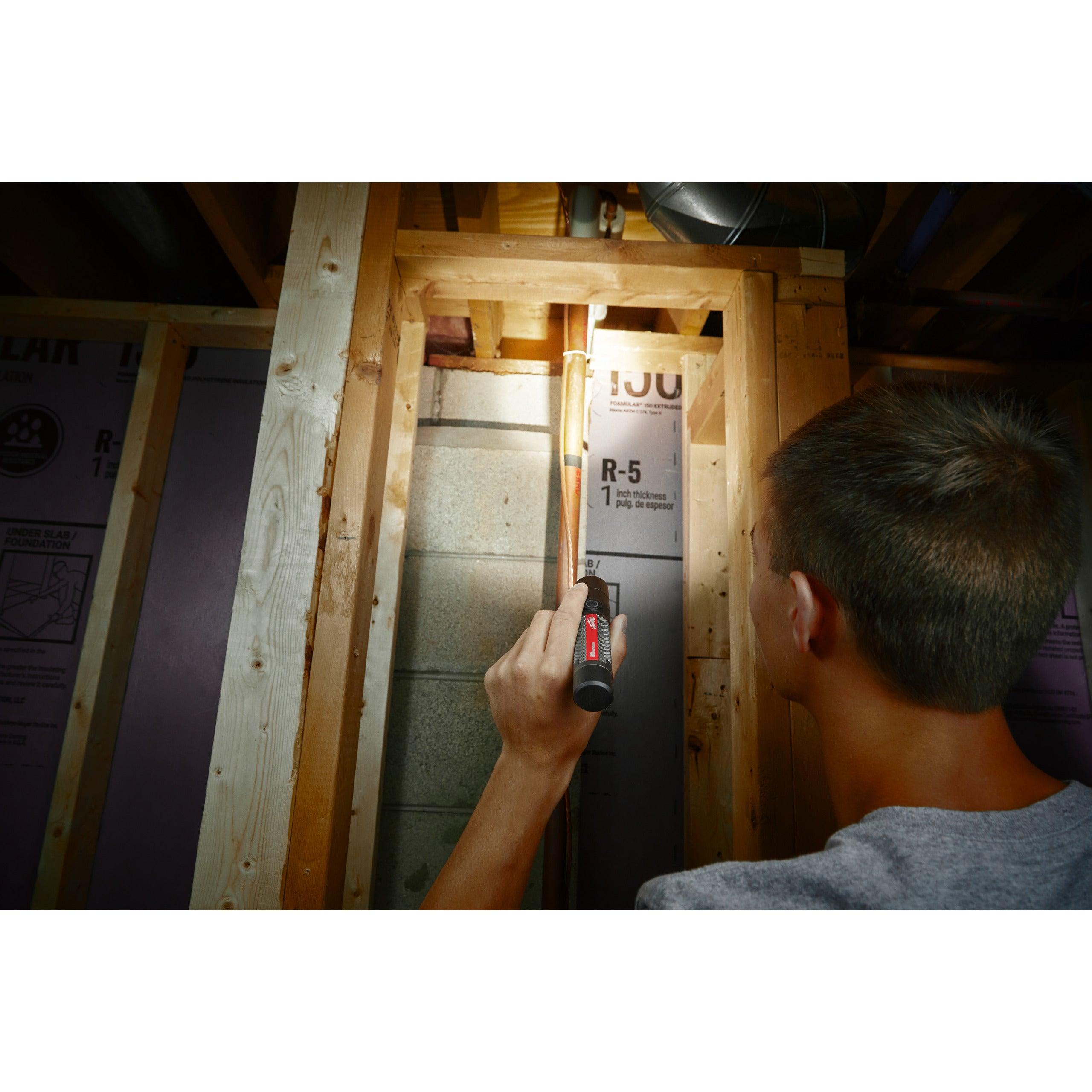 Lanternă 800 L reîncărcabilă USB Milwaukee L4FMLED-301, cod 4933479770, 1 x L4 B3 acumulator, Cablu USB, Blister - BIG STORE (Dynamic Tools SRL)