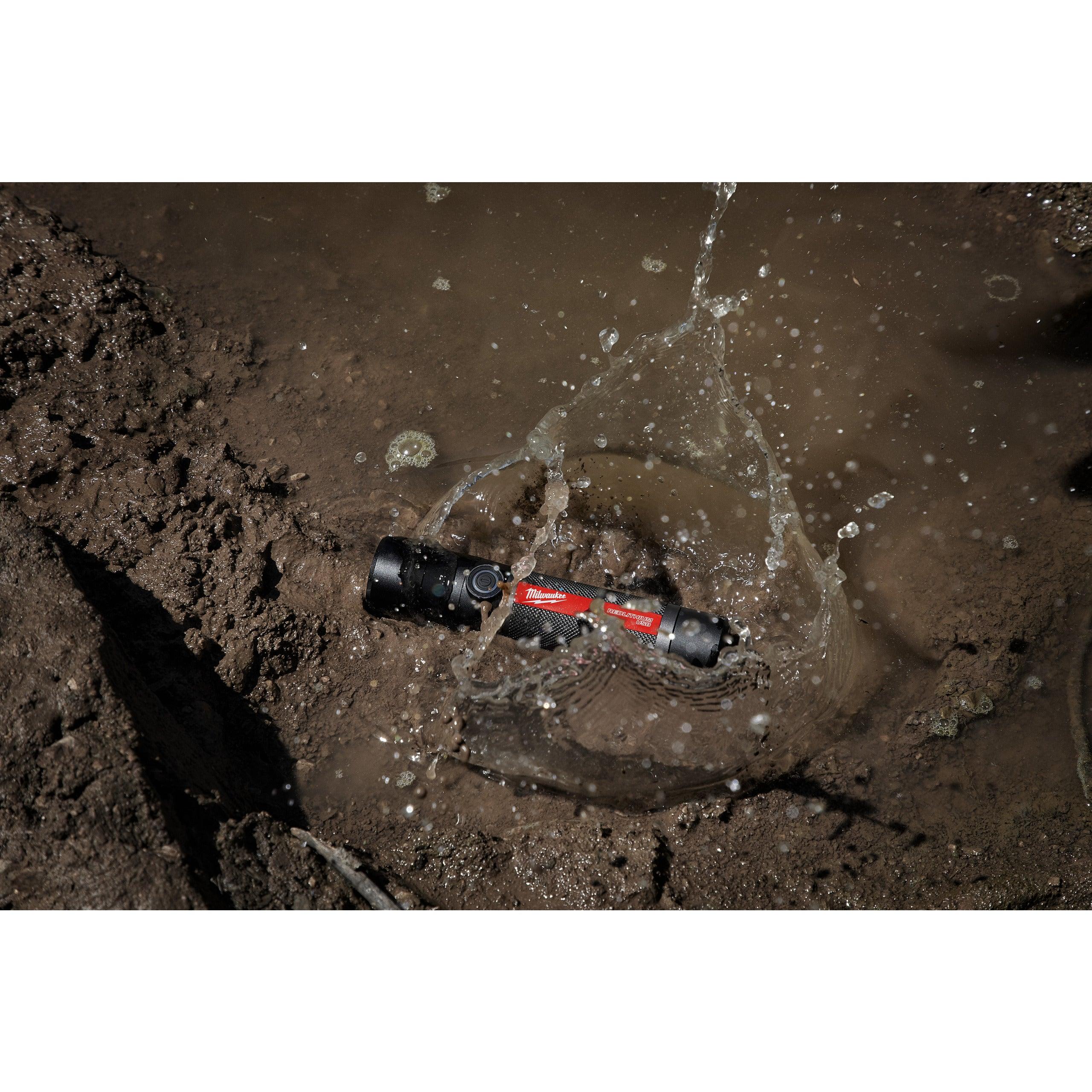 Lanternă 800 L reîncărcabilă USB Milwaukee L4FMLED-301, cod 4933479770, 1 x L4 B3 acumulator, Cablu USB, Blister - BIG STORE (Dynamic Tools SRL)