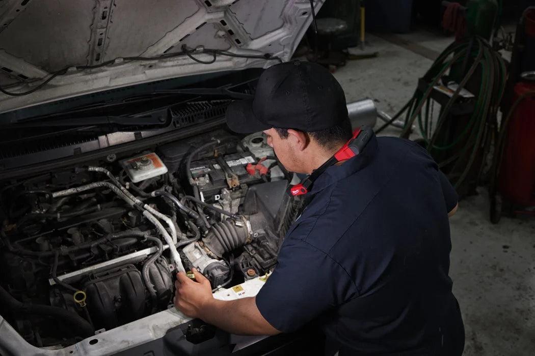 Lanternă cu prindere la gât Milwaukee L4 NL400-301, reîncărcabilă USB, 400 Lumeni, cod 4933479898 - BIG STORE (Dynamic Tools SRL)