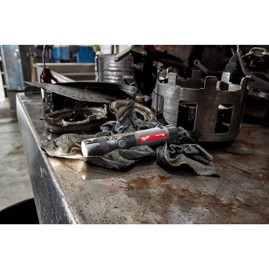 Lanternă Milwaukee L4 TMLED-201, cu cap rotativ, reîncărcabilă cu USB, TRUEVIEW™, cod 4933478114 - BIG STORE (Dynamic Tools SRL)