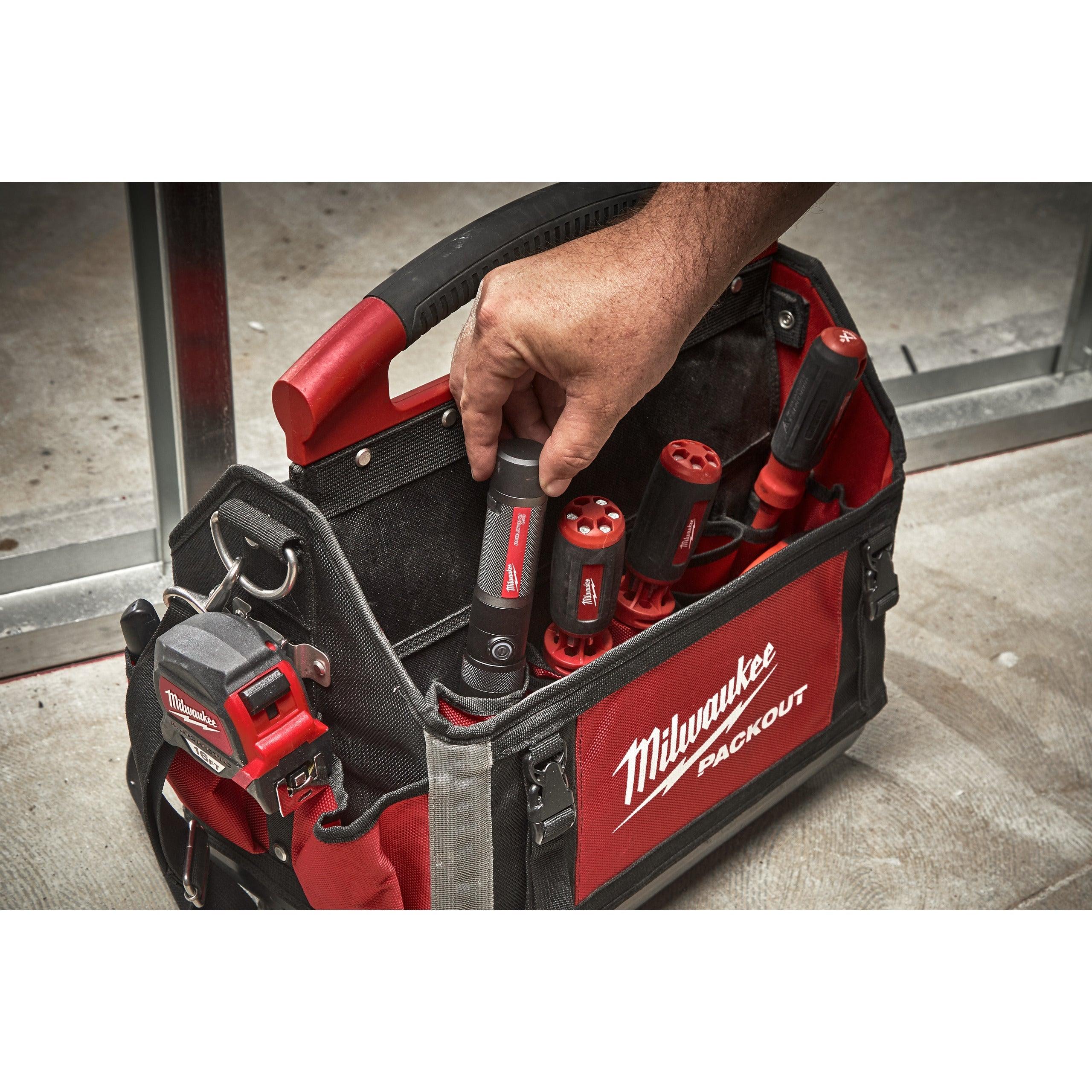 Lanternă cu cap rotativ 1100 L, reîncărcabilă USB Milwaukee L4TMLED-301, cod 4933479769, 1 x L4 B3 acumulator, Cablu USB, Blister - BIG STORE (Dynamic Tools SRL)