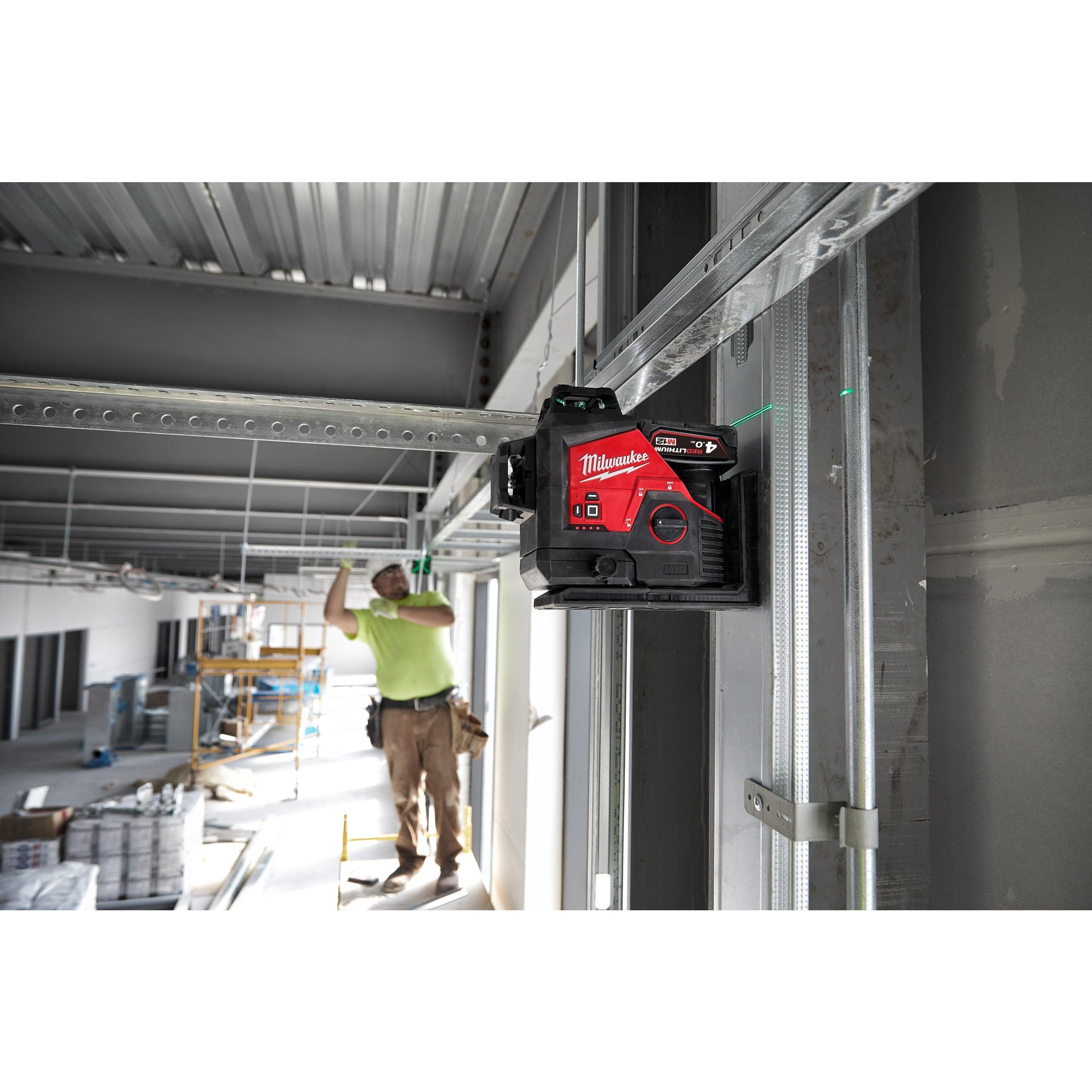 Nivelă laser M12™ verde 360° cu 3 planuri Milwaukee M12 3PLKIT-401P, 1 x M12 B4 acumulator, C12 C încărcător, PACKOUT™ box, cod 4933478960 - BIG STORE (Dynamic Tools SRL)