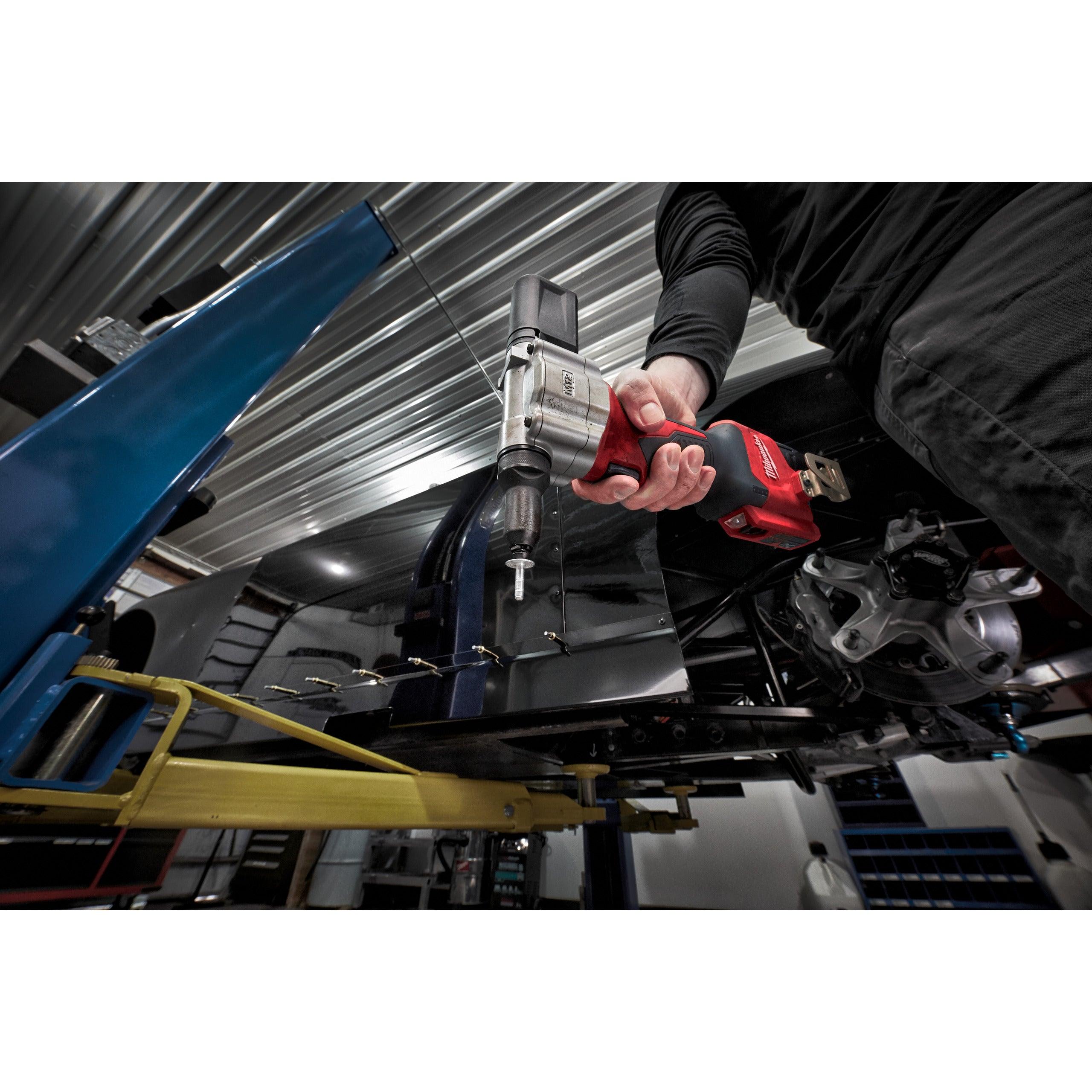 Pistol pentru nituit M12™ subcompact Milwaukee M12BPRT-201X, cod 4933464405, 1 x M12 B2 acumulator, C12 C încărcător, cutie HD - BIG STORE (Dynamic Tools SRL)