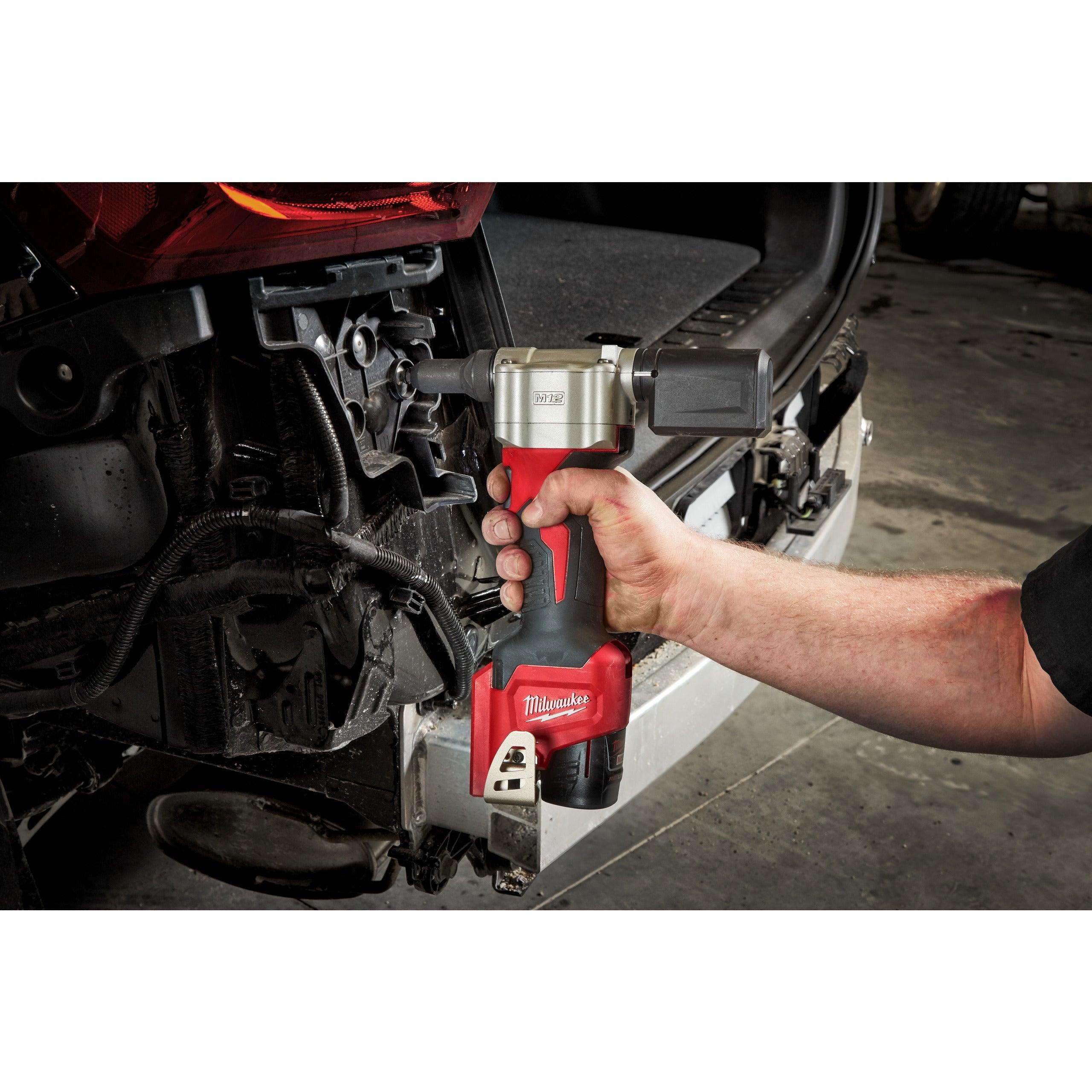 Pistol pentru nituit M12™ subcompact Milwaukee M12BPRT-201X, cod 4933464405, 1 x M12 B2 acumulator, C12 C încărcător, cutie HD - BIG STORE (Dynamic Tools SRL)
