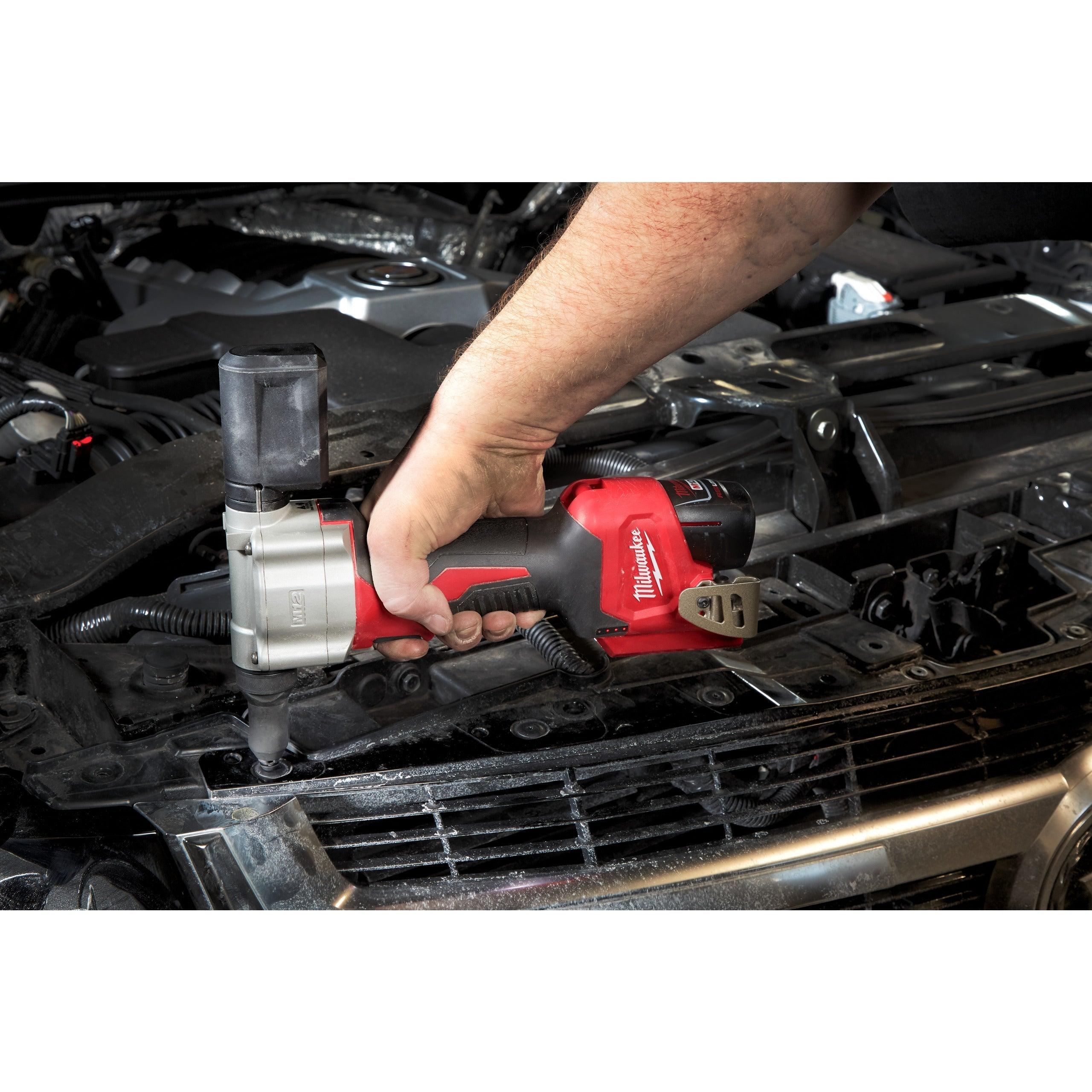 Pistol pentru nituit M12™ subcompact Milwaukee M12BPRT-201X, cod 4933464405, 1 x M12 B2 acumulator, C12 C încărcător, cutie HD - BIG STORE (Dynamic Tools SRL)
