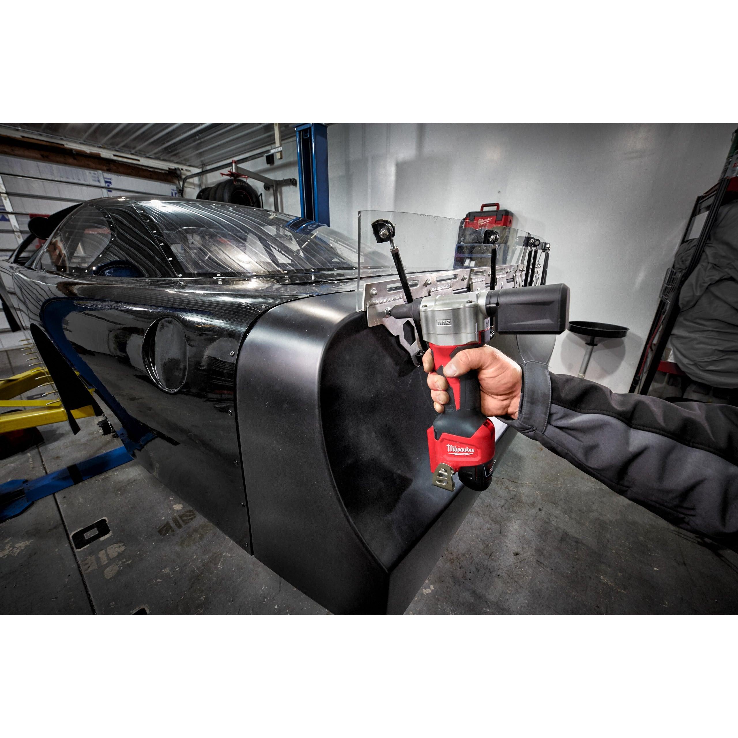 Pistol pentru nituit M12™ subcompact Milwaukee M12BPRT-201X, cod 4933464405, 1 x M12 B2 acumulator, C12 C încărcător, cutie HD - BIG STORE (Dynamic Tools SRL)