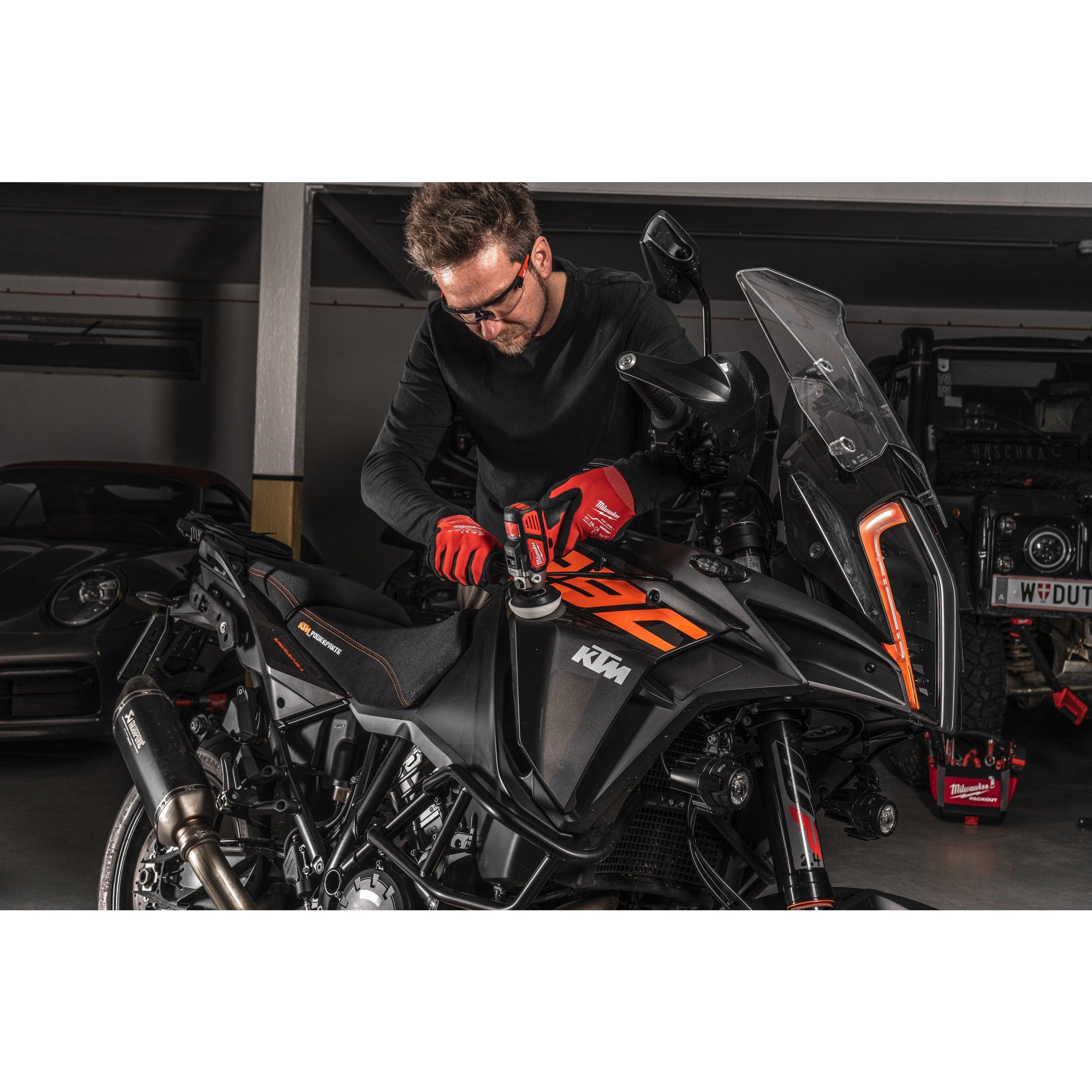 Mașină lustruit/șlefuit M12™ subcompactă Milwaukee M12BPS-421X, cod 4933447799, 1 x M12 B4, 1 x M12 B2 acumulator, C12 C încărcător, cutie HD - BIG STORE (Dynamic Tools SRL)