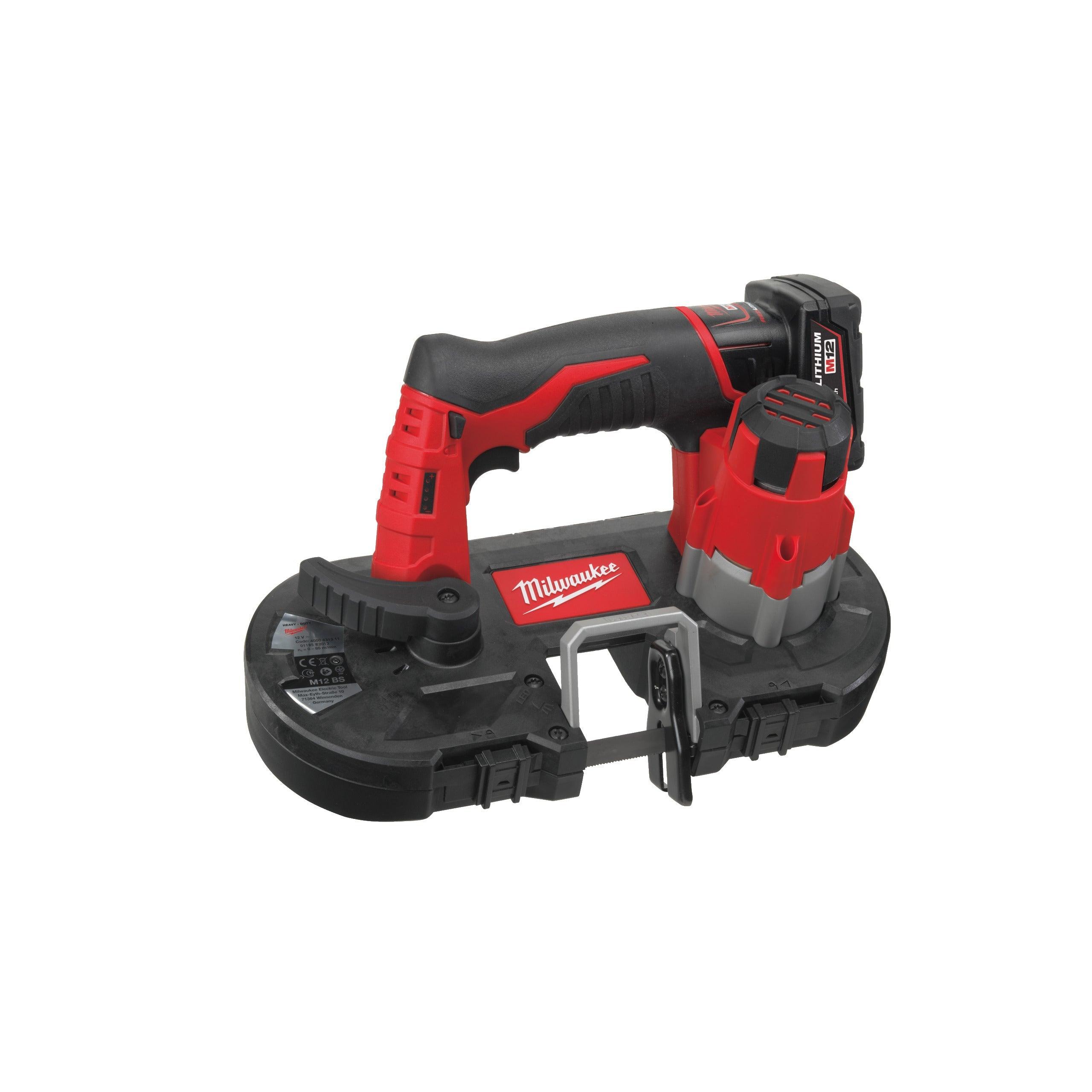 Fierăstrău cu bandă pentru metal M12™ subcompact Milwaukee M12BS-402C, cod 4933441805, 2 x M12 B4 acumulator, C12 C încărcător, cutie plastic - BIG STORE (Dynamic Tools SRL)