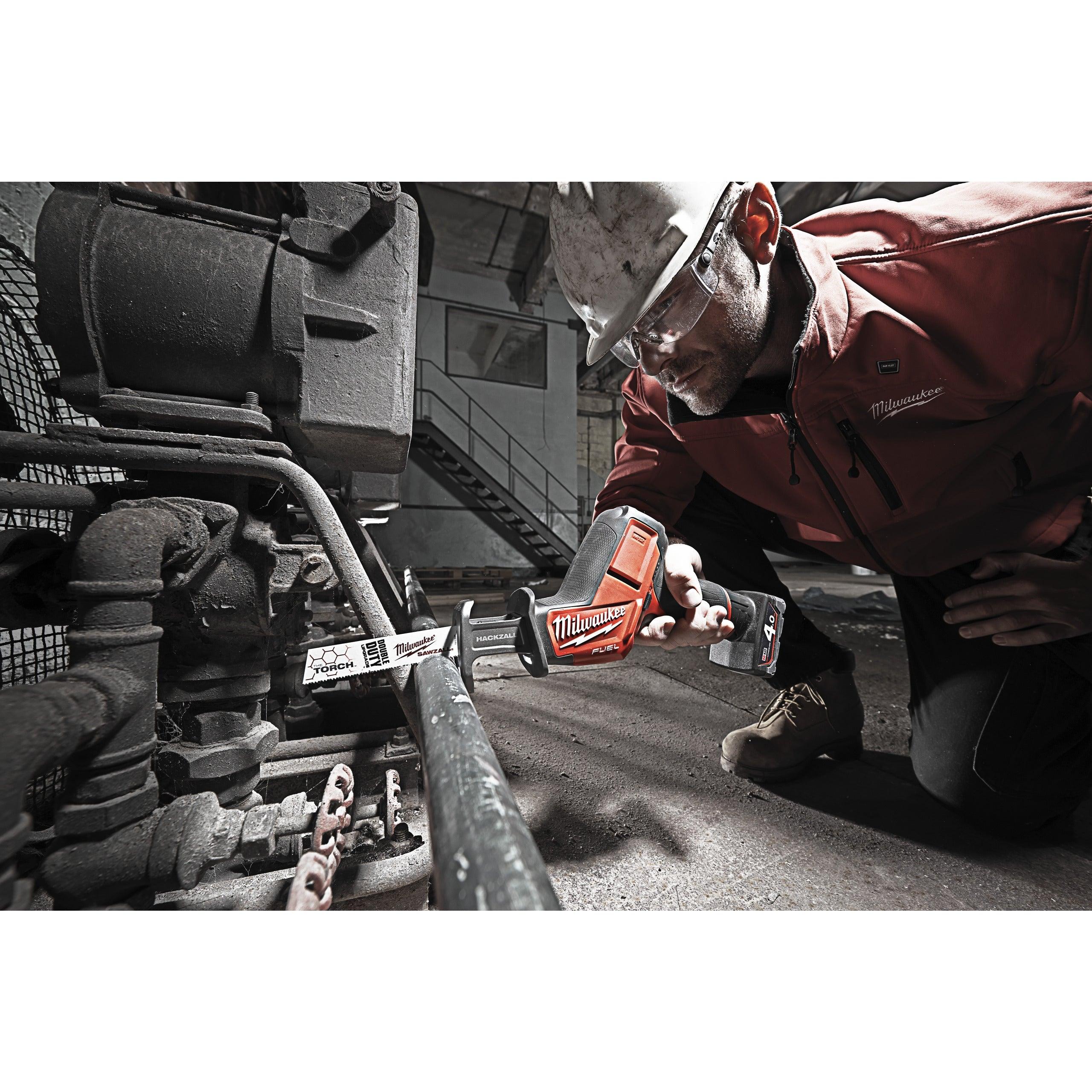 Fierăstrău sabie HACKZALL™ M12 FUEL™ subcompact Milwaukee M12CHZ-402C, cod 4933446950, 2 x M12 B4 acumulator, C12 C încărcător, cutie plastic - BIG STORE (Dynamic Tools SRL)