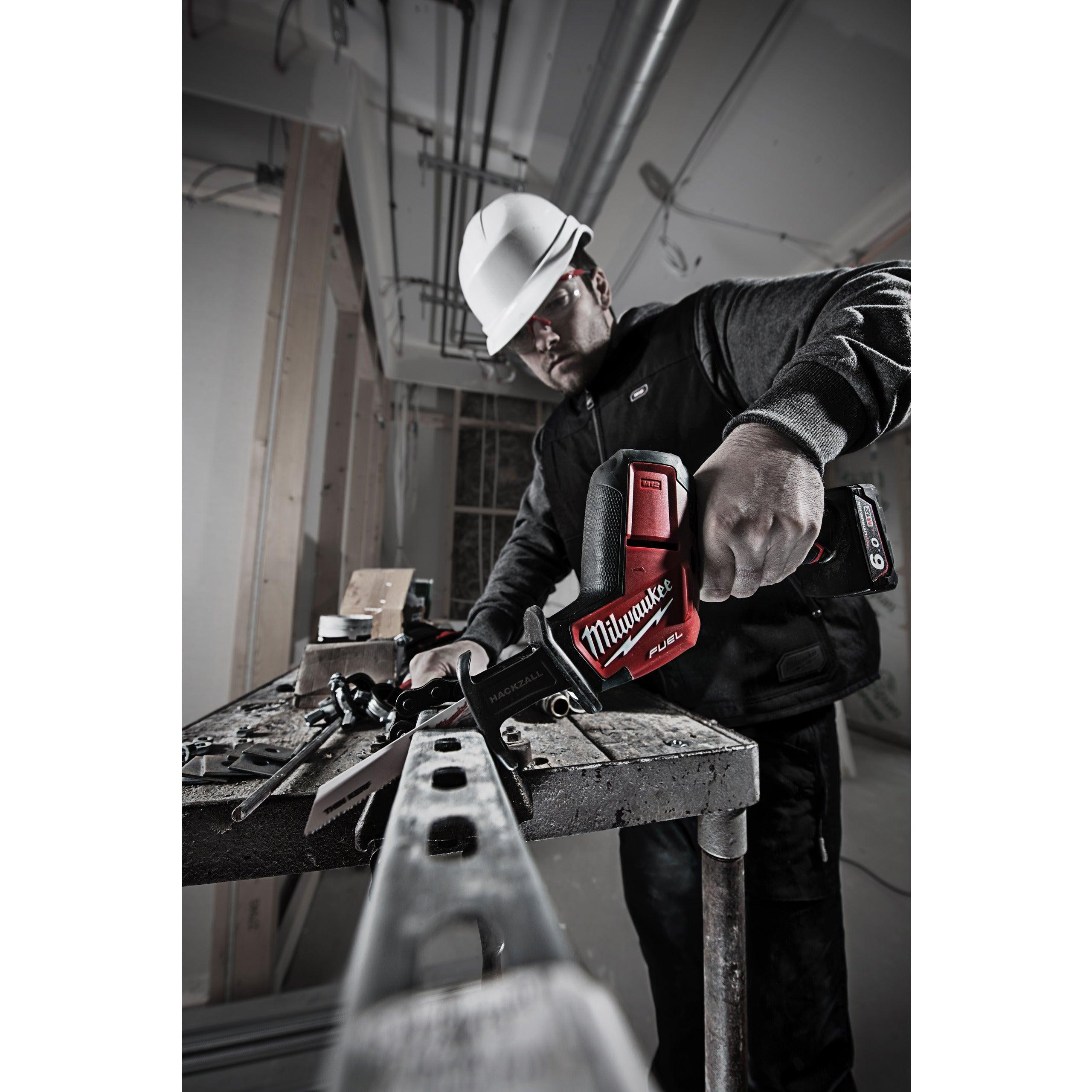 Fierăstrău sabie HACKZALL™ M12 FUEL™ subcompact Milwaukee M12CHZ-602X, cod 4933451511, 2 x M12 B6 acumulator, C12 C încărcător, cutie HD - BIG STORE (Dynamic Tools SRL)