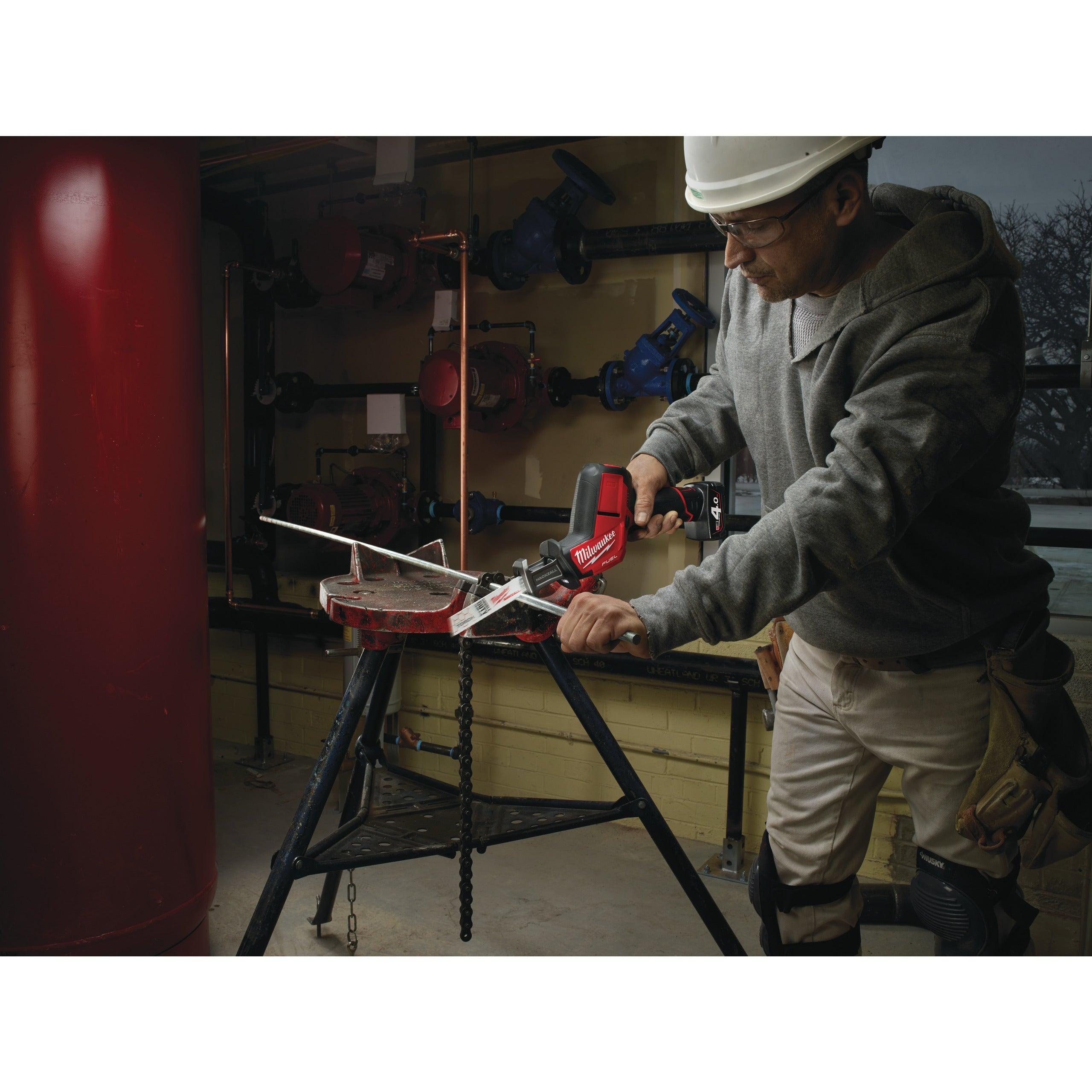 Fierăstrău sabie HACKZALL™ M12 FUEL™ subcompact Milwaukee M12CHZ-202X, cod 4933447738, 2 x M12 B2 acumulator, C12 C încărcător, cutie HD - BIG STORE (Dynamic Tools SRL)