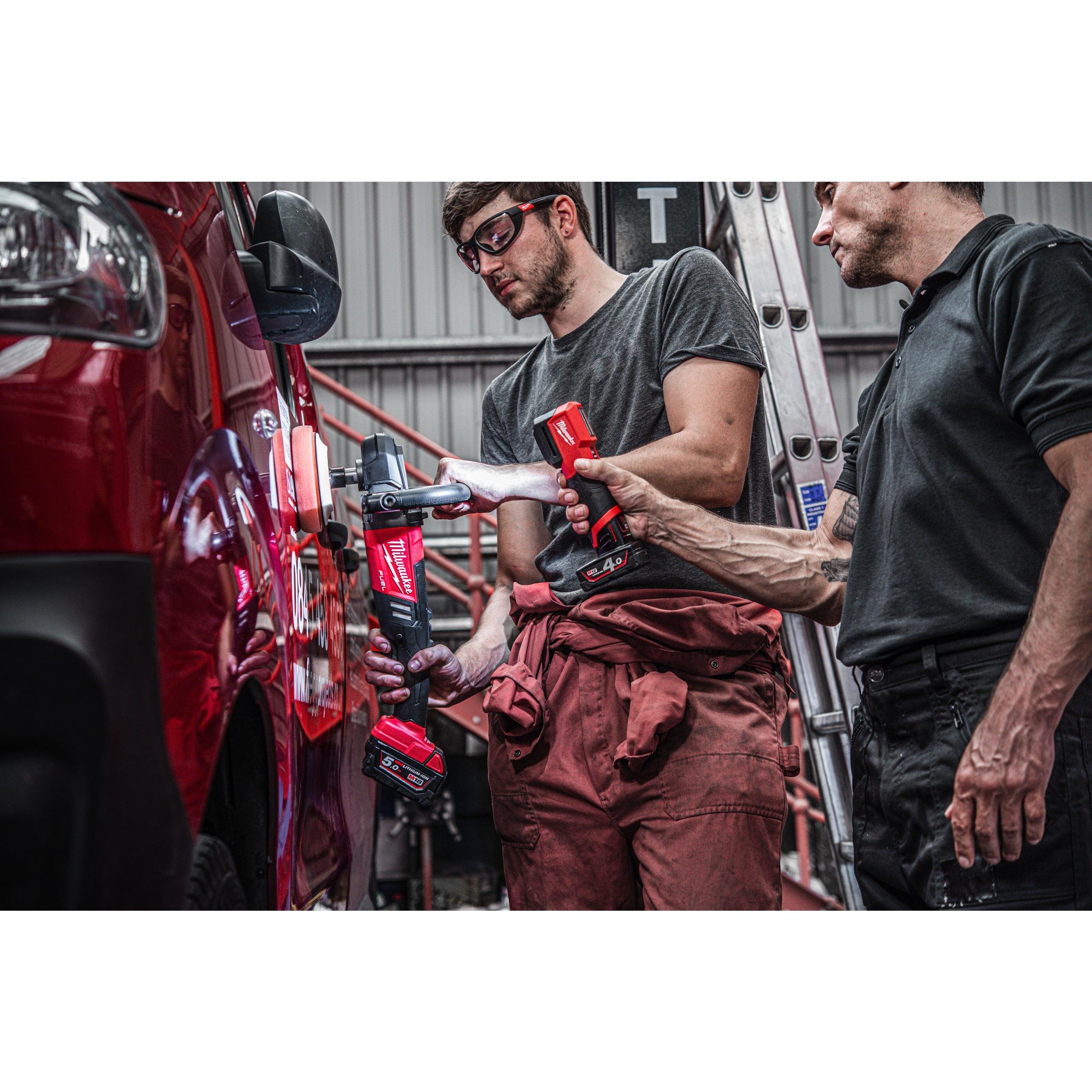 Lanternă cu reproducere naturală a culorii M12™ Milwaukee M12CML-401, cod 4933479366, 1 x M12 B4 acumulator, C12 C încărcător, fără cutie - BIG STORE (Dynamic Tools SRL)