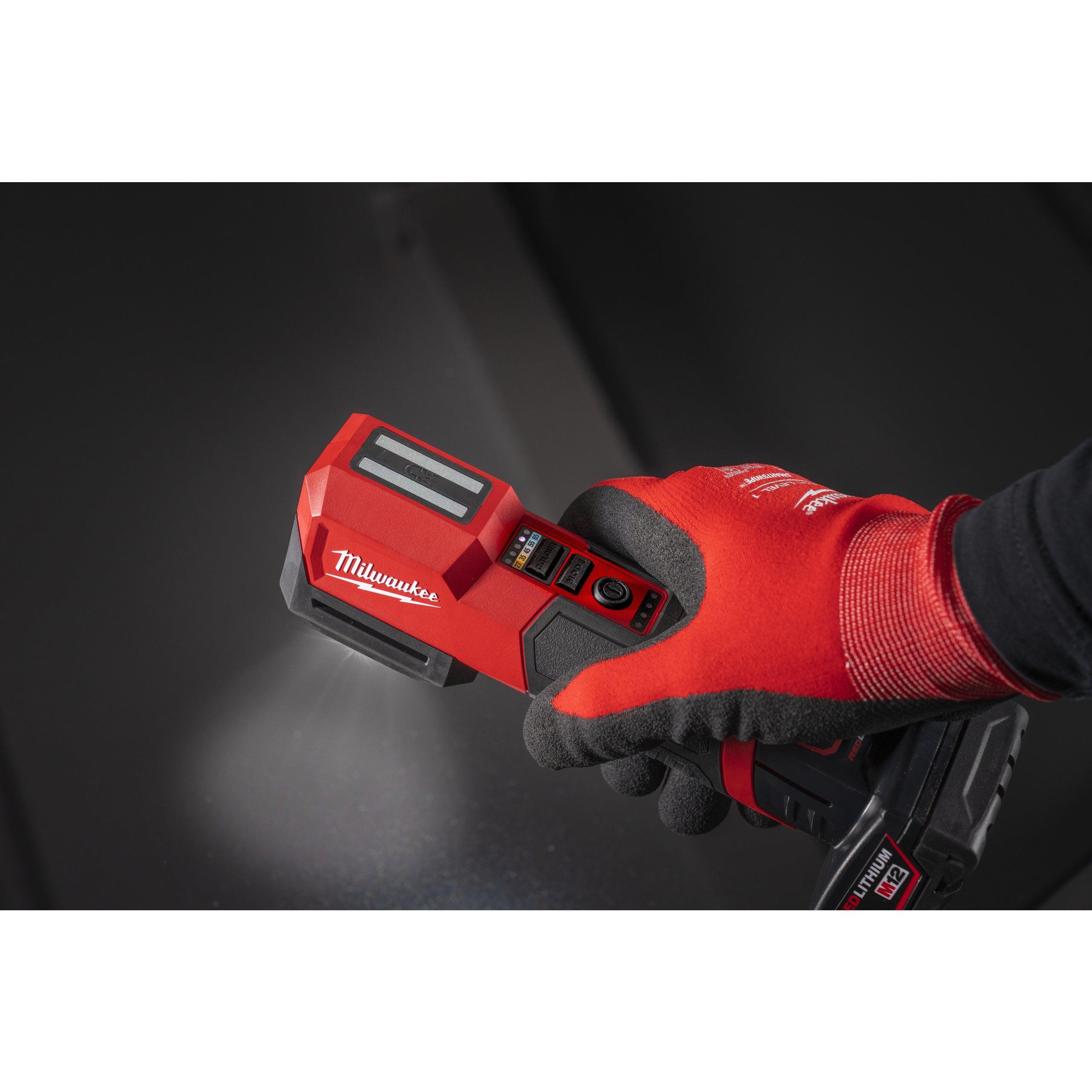 Lanternă cu reproducere naturală a culorii M12™ Milwaukee M12CML-401, cod 4933479366, 1 x M12 B4 acumulator, C12 C încărcător, fără cutie - BIG STORE (Dynamic Tools SRL)