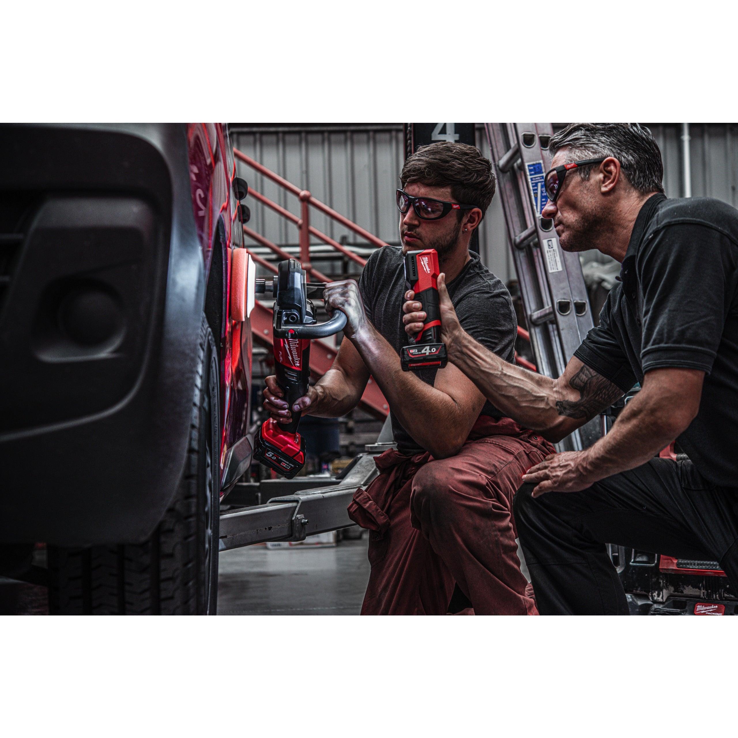 Lanternă cu reproducere naturală a culorii M12™ Milwaukee M12CML-401, cod 4933479366, 1 x M12 B4 acumulator, C12 C încărcător, fără cutie - BIG STORE (Dynamic Tools SRL)