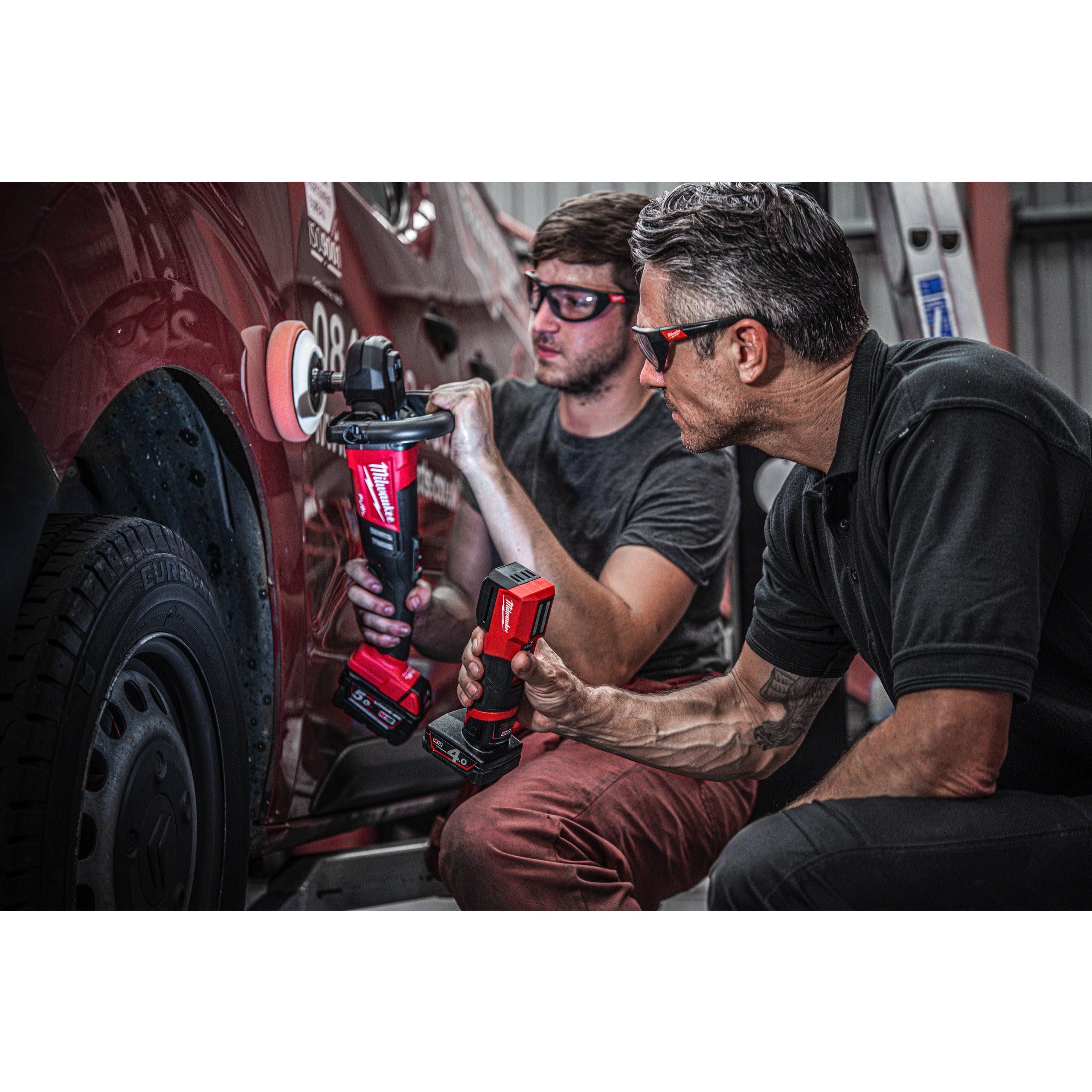 Lanternă cu reproducere naturală a culorii M12™ Milwaukee M12CML-401, cod 4933479366, 1 x M12 B4 acumulator, C12 C încărcător, fără cutie - BIG STORE (Dynamic Tools SRL)