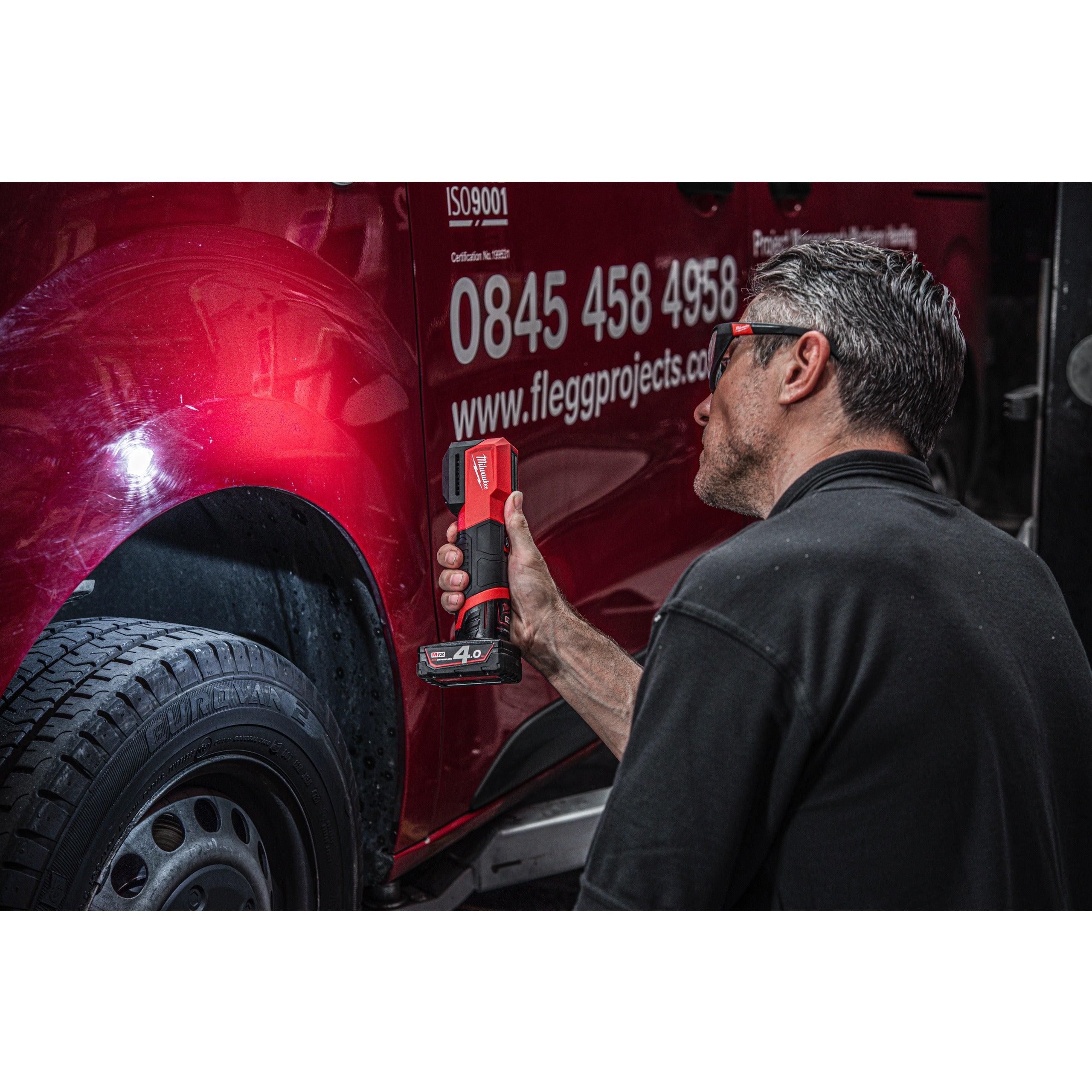 Lanternă cu reproducere naturală a culorii M12™ Milwaukee M12CML-401, cod 4933479366, 1 x M12 B4 acumulator, C12 C încărcător, fără cutie - BIG STORE (Dynamic Tools SRL)
