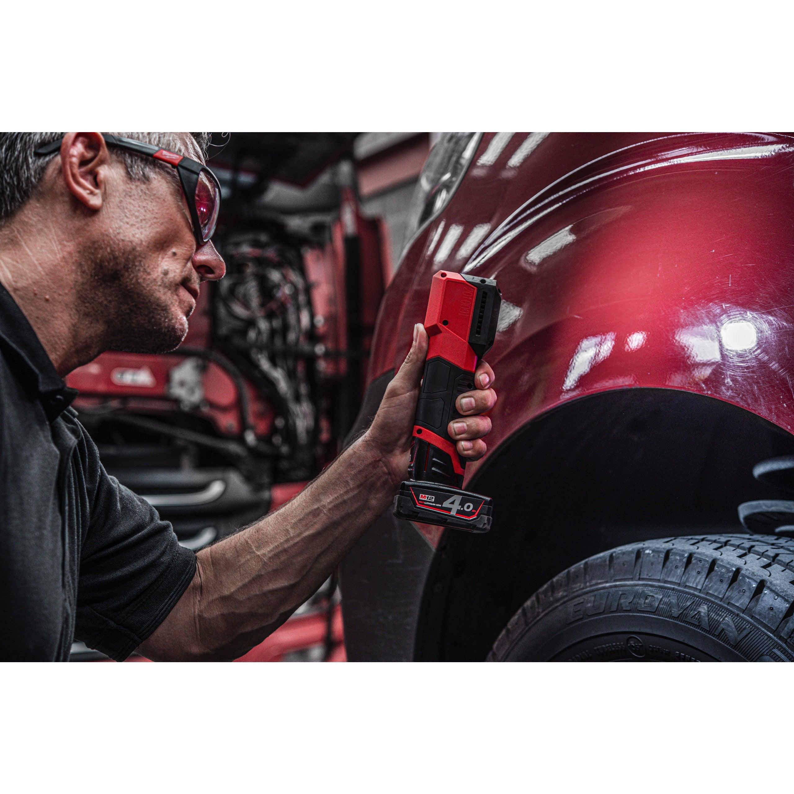 Lanternă cu reproducere naturală a culorii M12™ Milwaukee M12CML-401, cod 4933479366, 1 x M12 B4 acumulator, C12 C încărcător, fără cutie - BIG STORE (Dynamic Tools SRL)