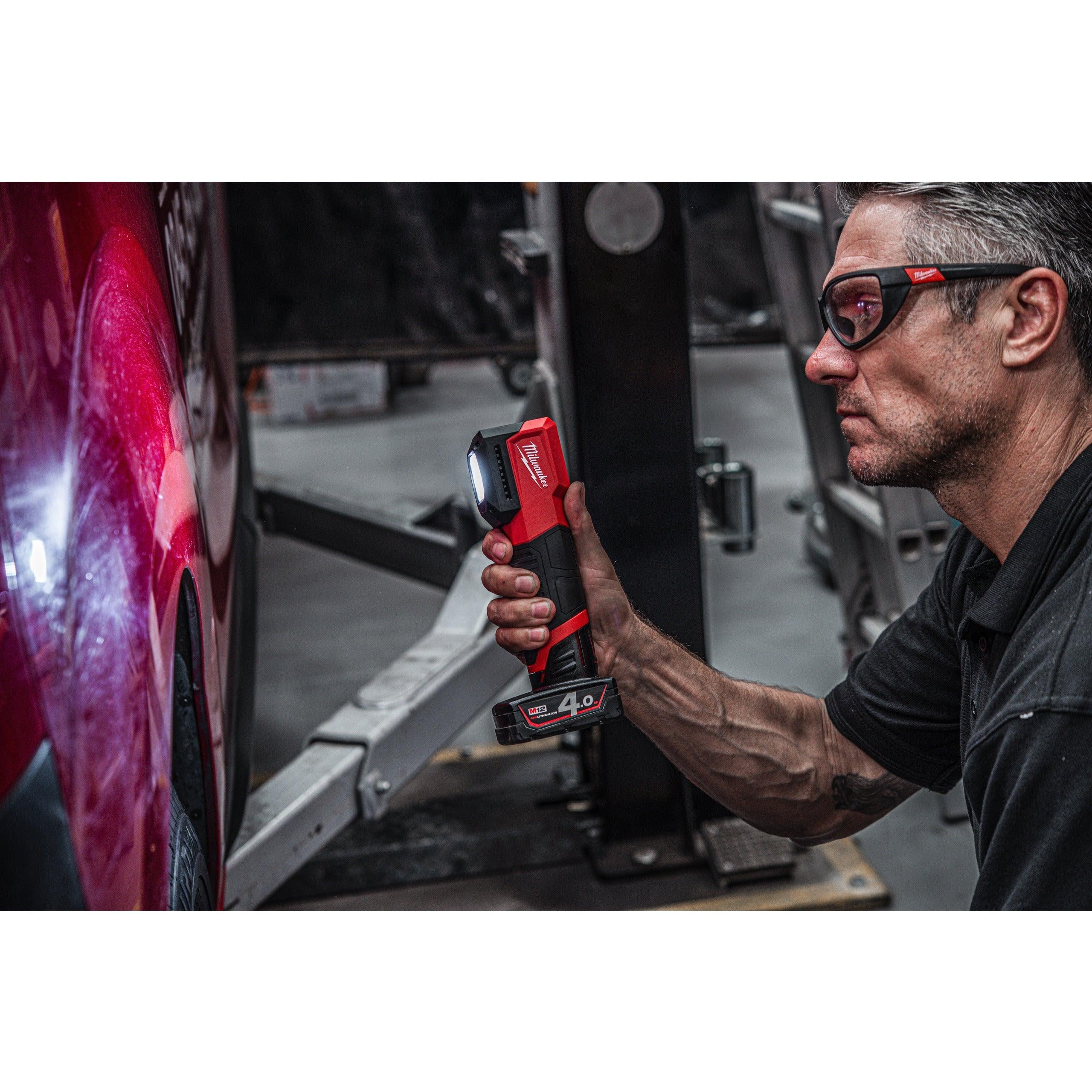 Lanternă cu reproducere naturală a culorii M12™ Milwaukee M12CML-401, cod 4933479366, 1 x M12 B4 acumulator, C12 C încărcător, fără cutie - BIG STORE (Dynamic Tools SRL)