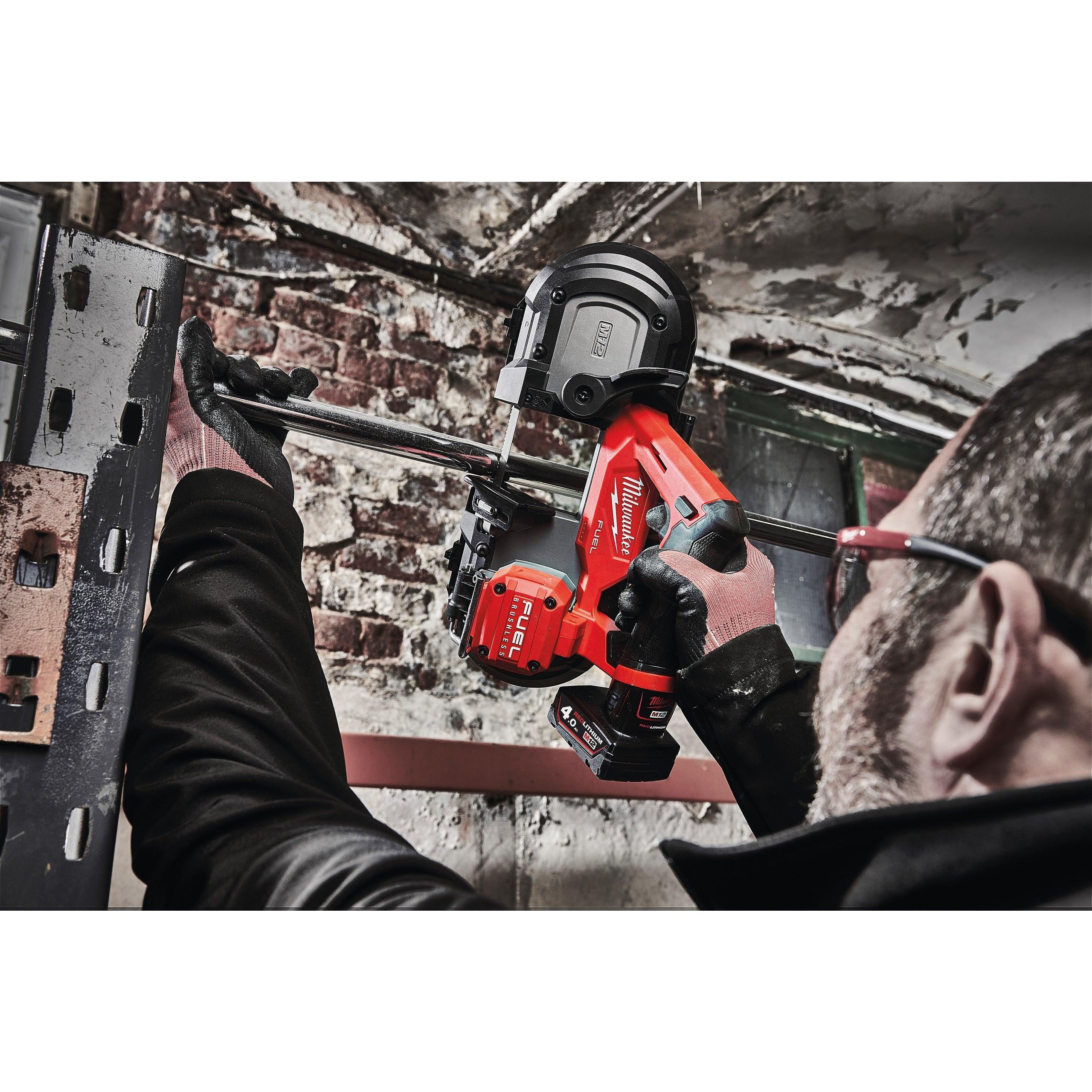 Fierăstrău cu bandă M12 FUEL™ subcompact 64 mm Milwaukee M12FBS64-0C, cod 4933478440, fără acumulator, fără încărcător, cutie plastic - BIG STORE (Dynamic Tools SRL)