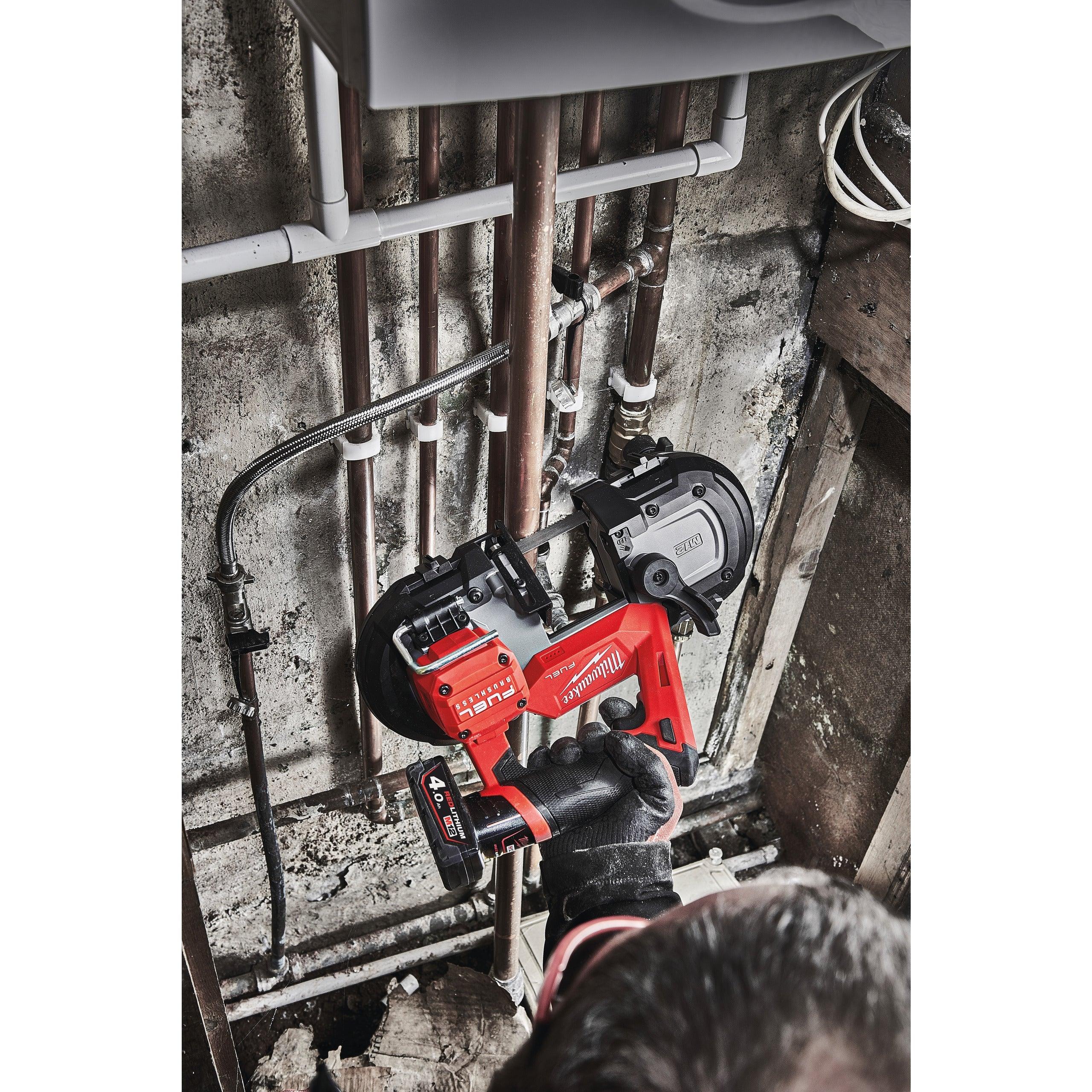 Fierăstrău cu bandă M12 FUEL™ subcompact 64 mm Milwaukee M12FBS64-0C, cod 4933478440, fără acumulator, fără încărcător, cutie plastic - BIG STORE (Dynamic Tools SRL)