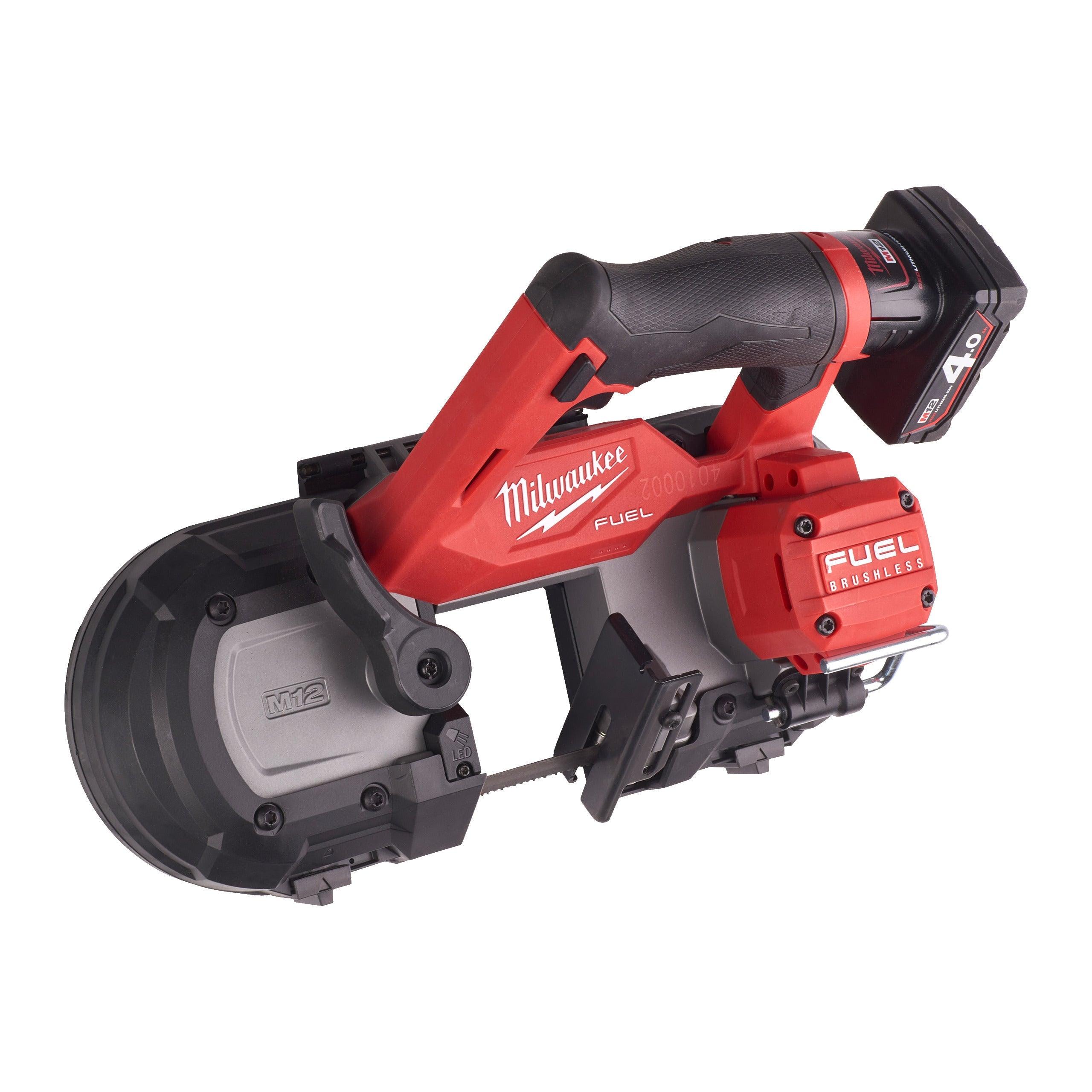Fierăstrău cu bandă M12 FUEL™ subcompact 64 mm Milwaukee M12FBS64-402C, cod 4933478441, 2 x M12 B4 acumulator, C12 C încărcător, cutie plastic - BIG STORE (Dynamic Tools SRL)