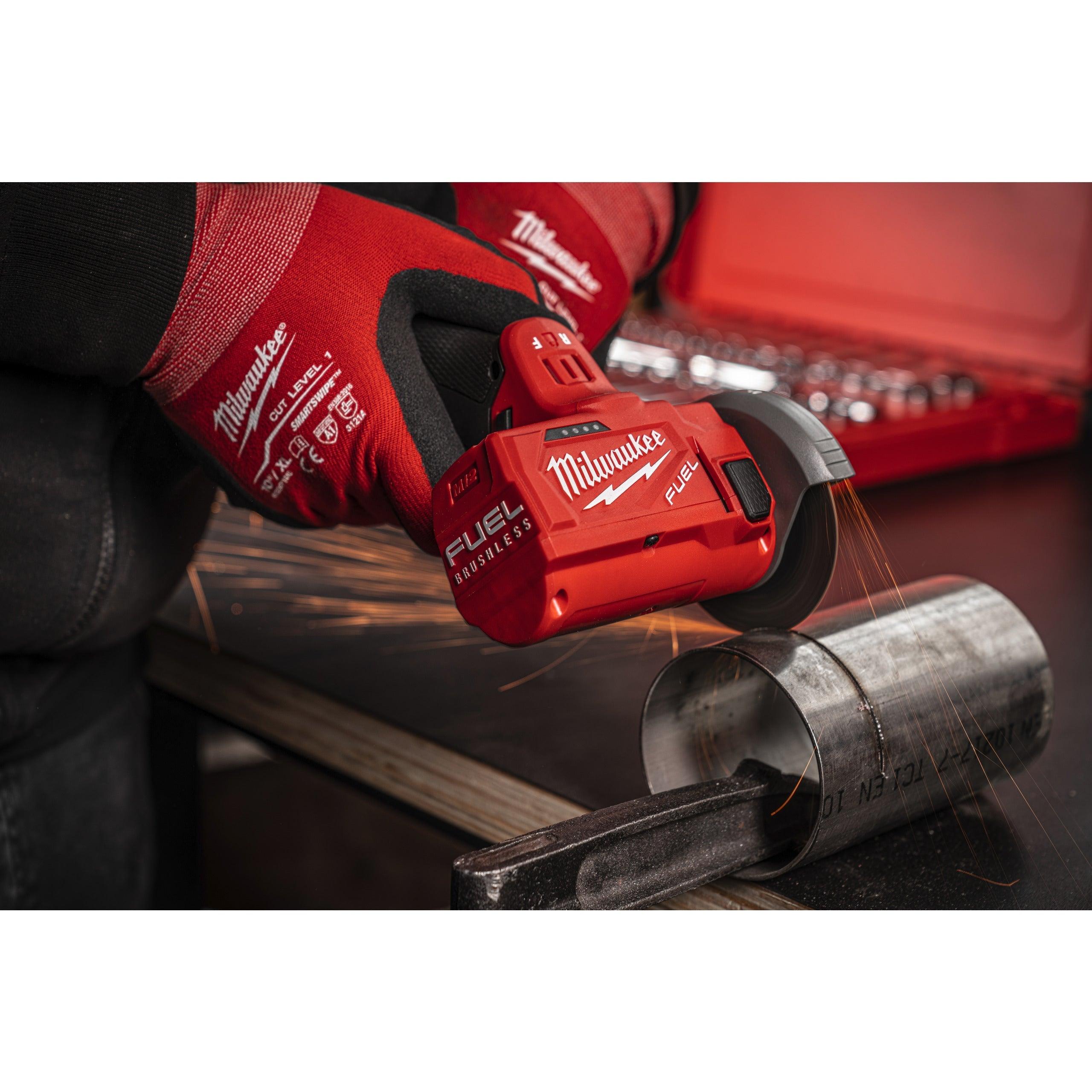 Mașină debitat materiale multiple M12 FUEL™ Milwaukee M12FCOT-422X, cod 4933464619, 1 x M12 B4, 1 x M12 B2 acumulator, C12 C încărcător, cutie HD - BIG STORE (Dynamic Tools SRL)