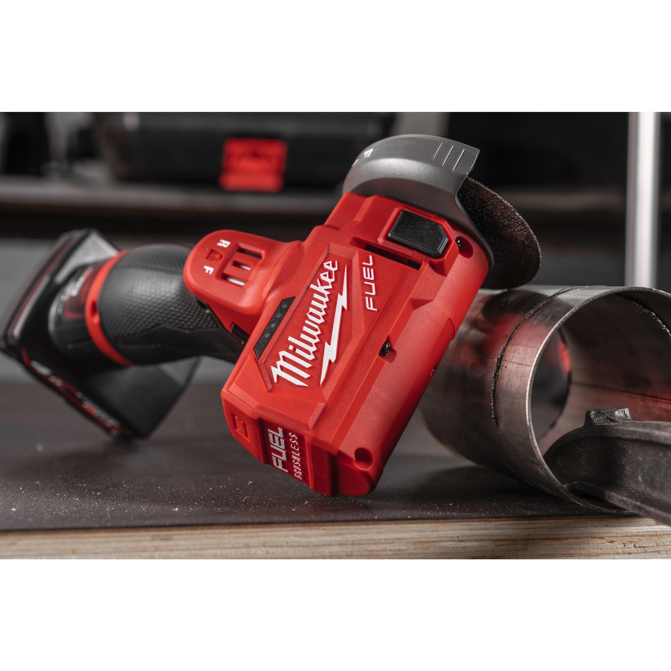 Mașină debitat materiale multiple M12 FUEL™ Milwaukee M12FCOT-422X, cod 4933464619, 1 x M12 B4, 1 x M12 B2 acumulator, C12 C încărcător, cutie HD - BIG STORE (Dynamic Tools SRL)