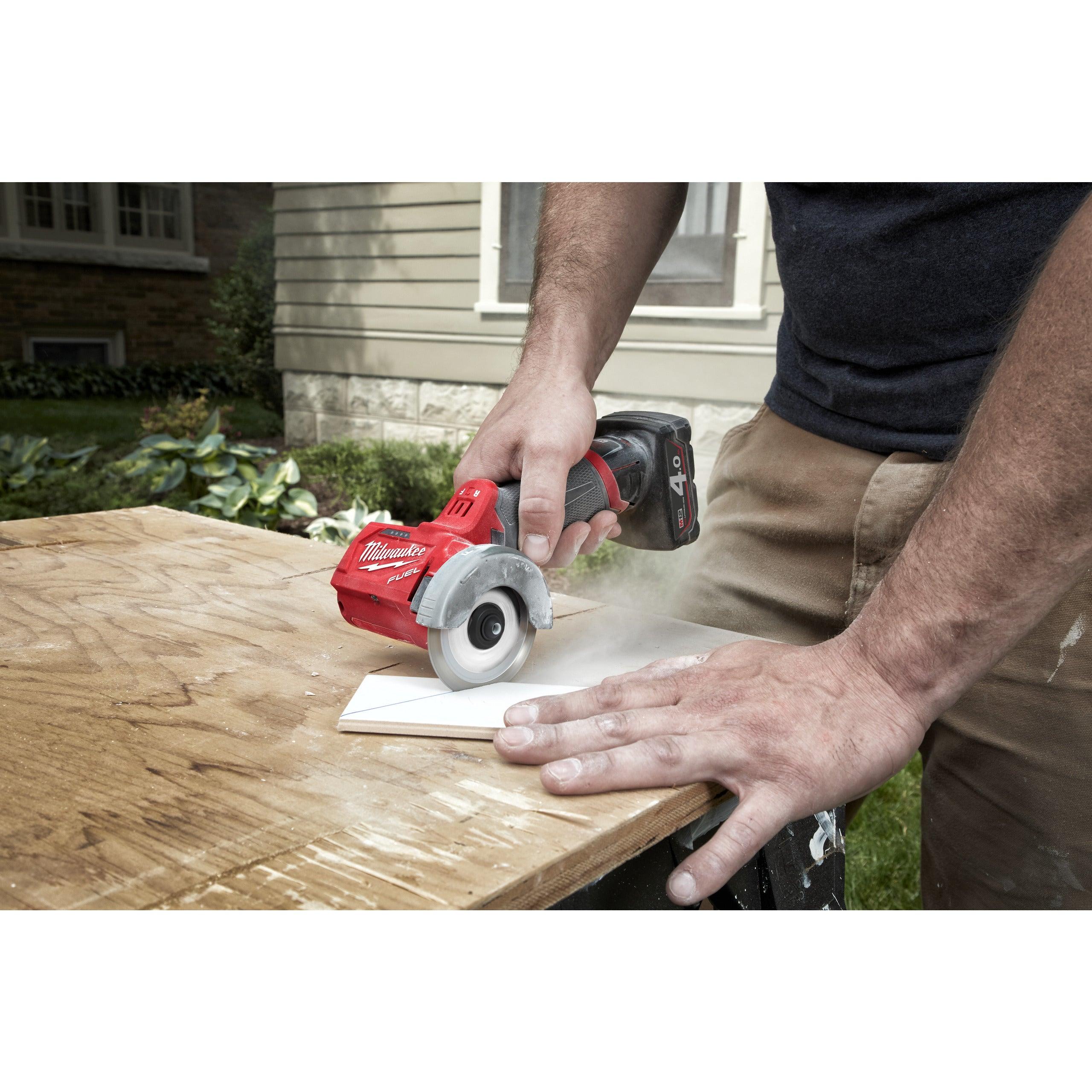 Mașină debitat materiale multiple M12 FUEL™ Milwaukee M12FCOT-422X, cod 4933464619, 1 x M12 B4, 1 x M12 B2 acumulator, C12 C încărcător, cutie HD - BIG STORE (Dynamic Tools SRL)