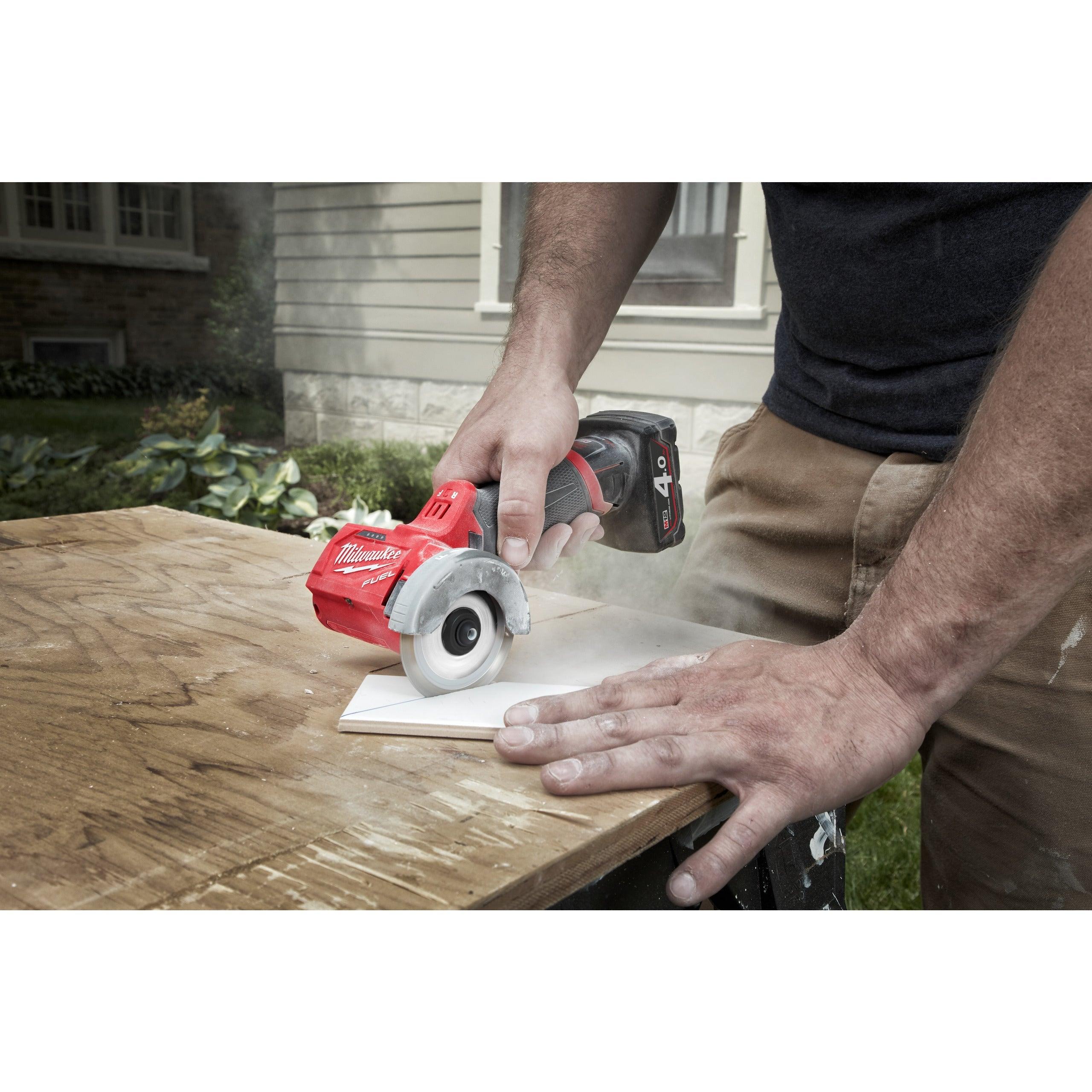 Mașină debitat materiale multiple M12 FUEL™ Milwaukee M12FCOT-422X, cod 4933464619, 1 x M12 B4, 1 x M12 B2 acumulator, C12 C încărcător, cutie HD - BIG STORE (Dynamic Tools SRL)