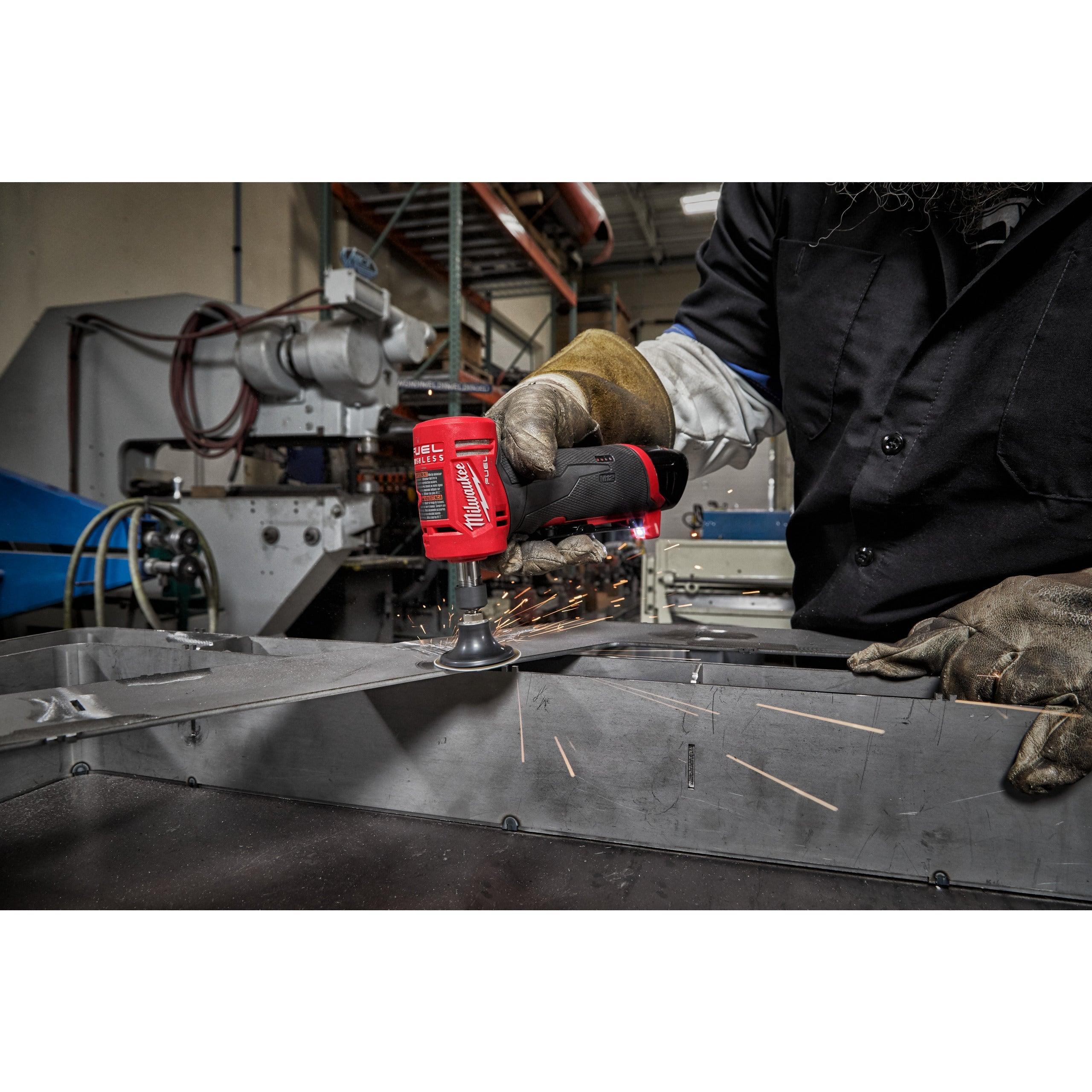 Mașină de șlefuit unghiulară M12 FUEL™ Milwaukee M12FDGA-422B, cod 4933471439, 1 x M12 B4, 1 x M12 B2 acumulator, C12 C încărcător, geantă pentru scule - BIG STORE (Dynamic Tools SRL)