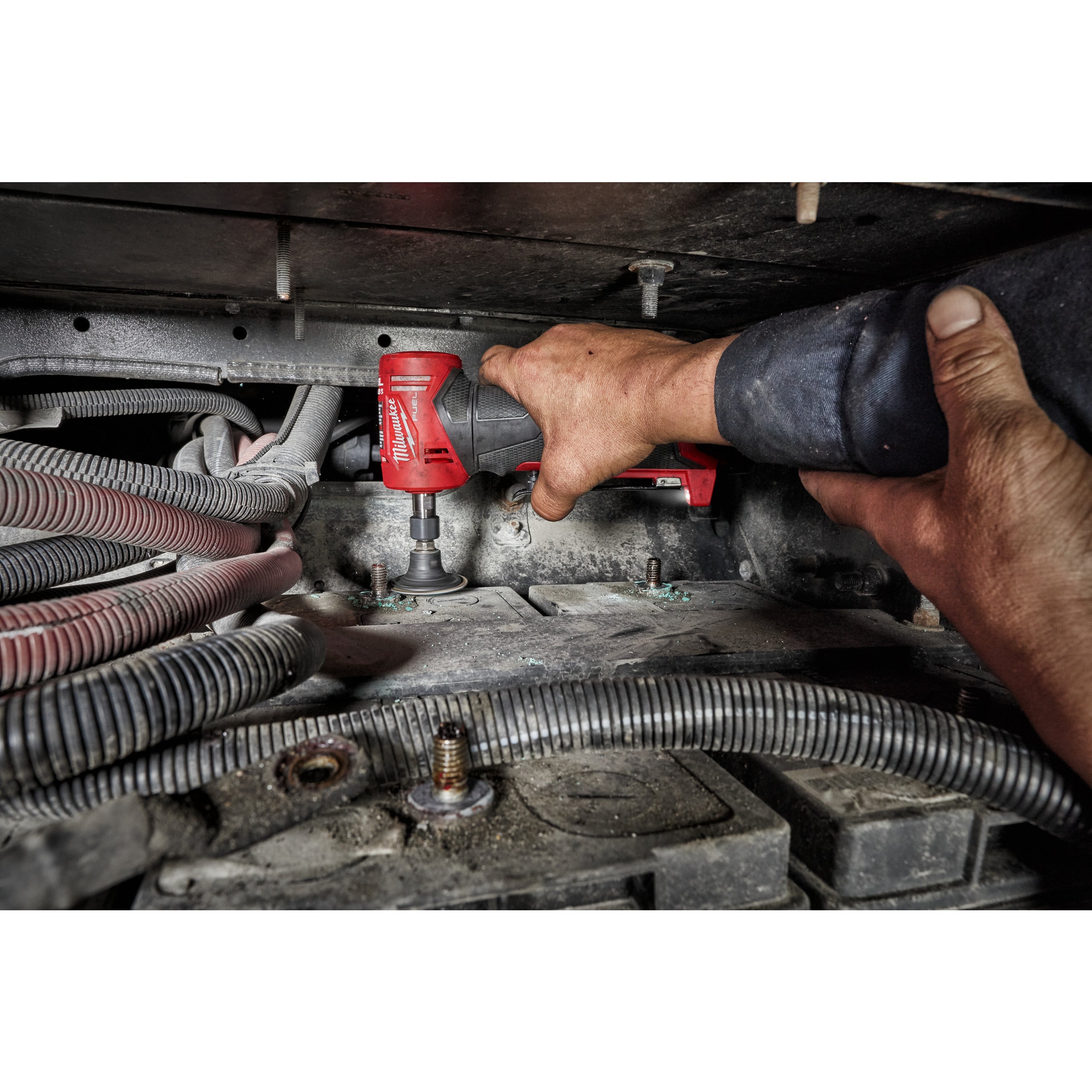 Mașină de șlefuit unghiulară M12 FUEL™ Milwaukee M12FDGA-422B, cod 4933471439, 1 x M12 B4, 1 x M12 B2 acumulator, C12 C încărcător, geantă pentru scule - BIG STORE (Dynamic Tools SRL)