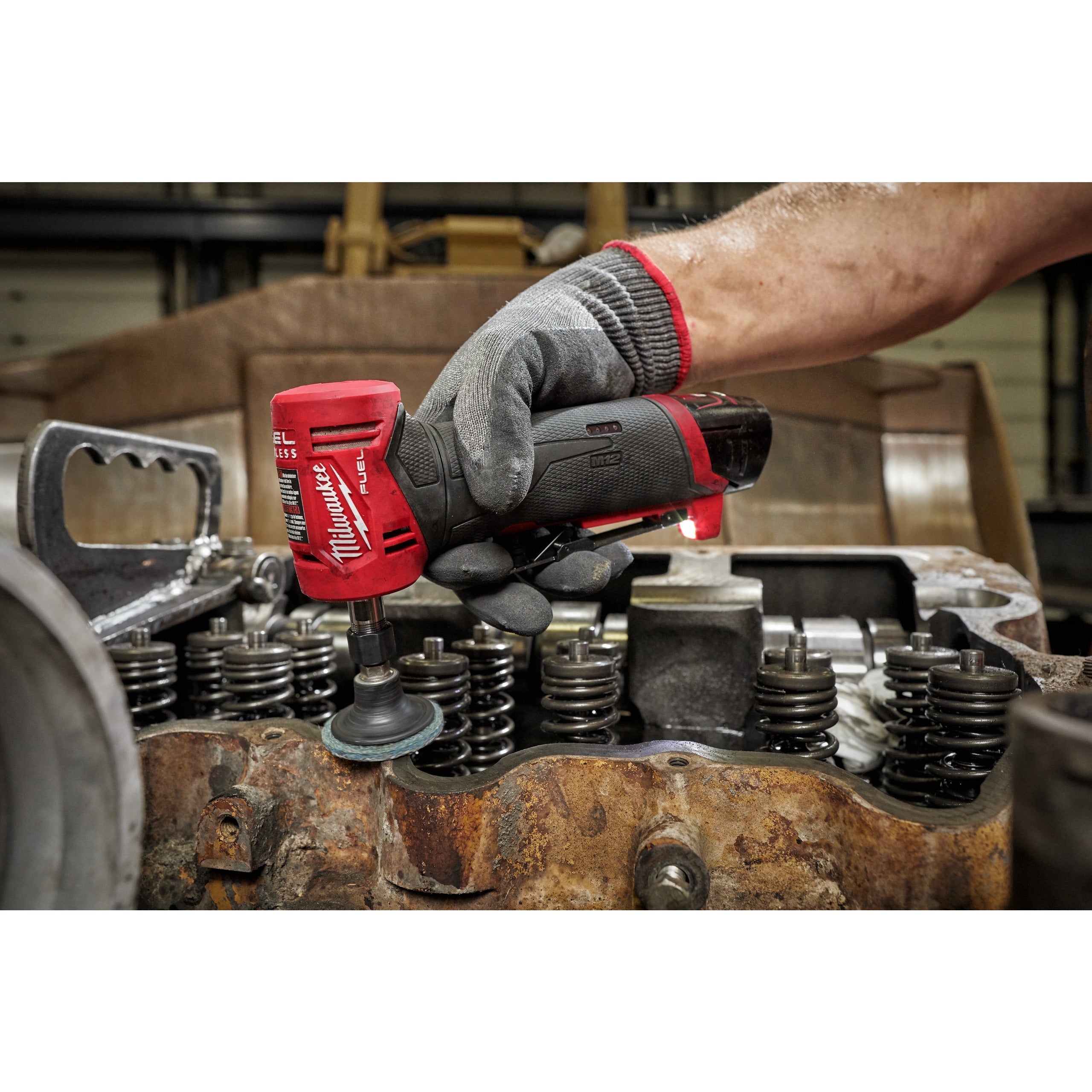 Mașină de șlefuit unghiulară M12 FUEL™ Milwaukee M12FDGA-422B, cod 4933471439, 1 x M12 B4, 1 x M12 B2 acumulator, C12 C încărcător, geantă pentru scule - BIG STORE (Dynamic Tools SRL)