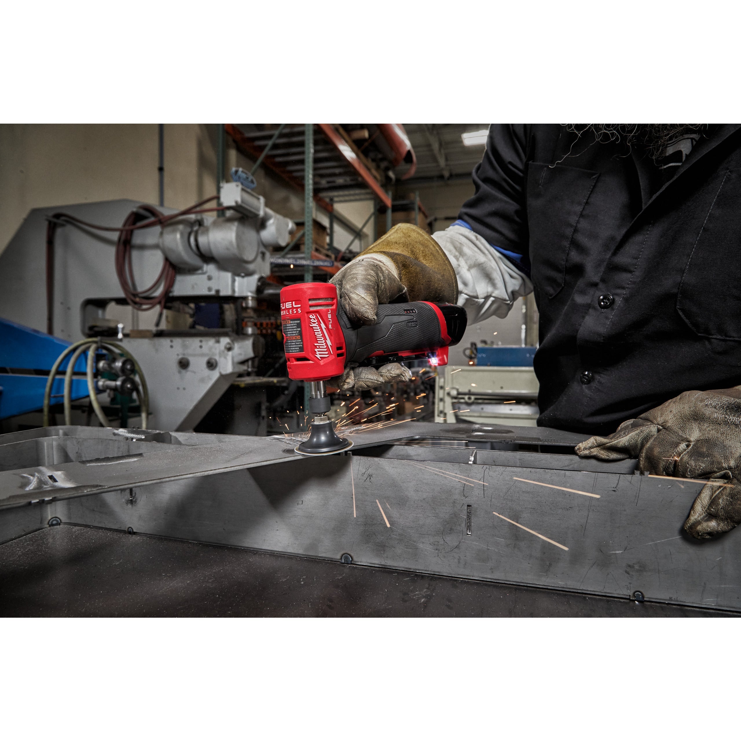 Mașină de șlefuit unghiulară M12 FUEL™ Milwaukee M12FDGA-422B, cod 4933471439, 1 x M12 B4, 1 x M12 B2 acumulator, C12 C încărcător, geantă pentru scule - BIG STORE (Dynamic Tools SRL)